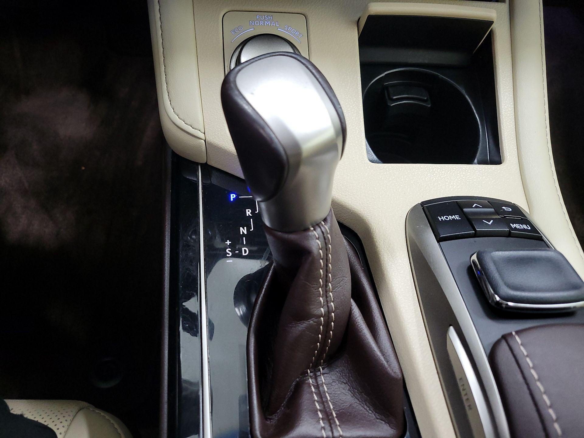 Thumbnail: 2017 Lexus ES - 18