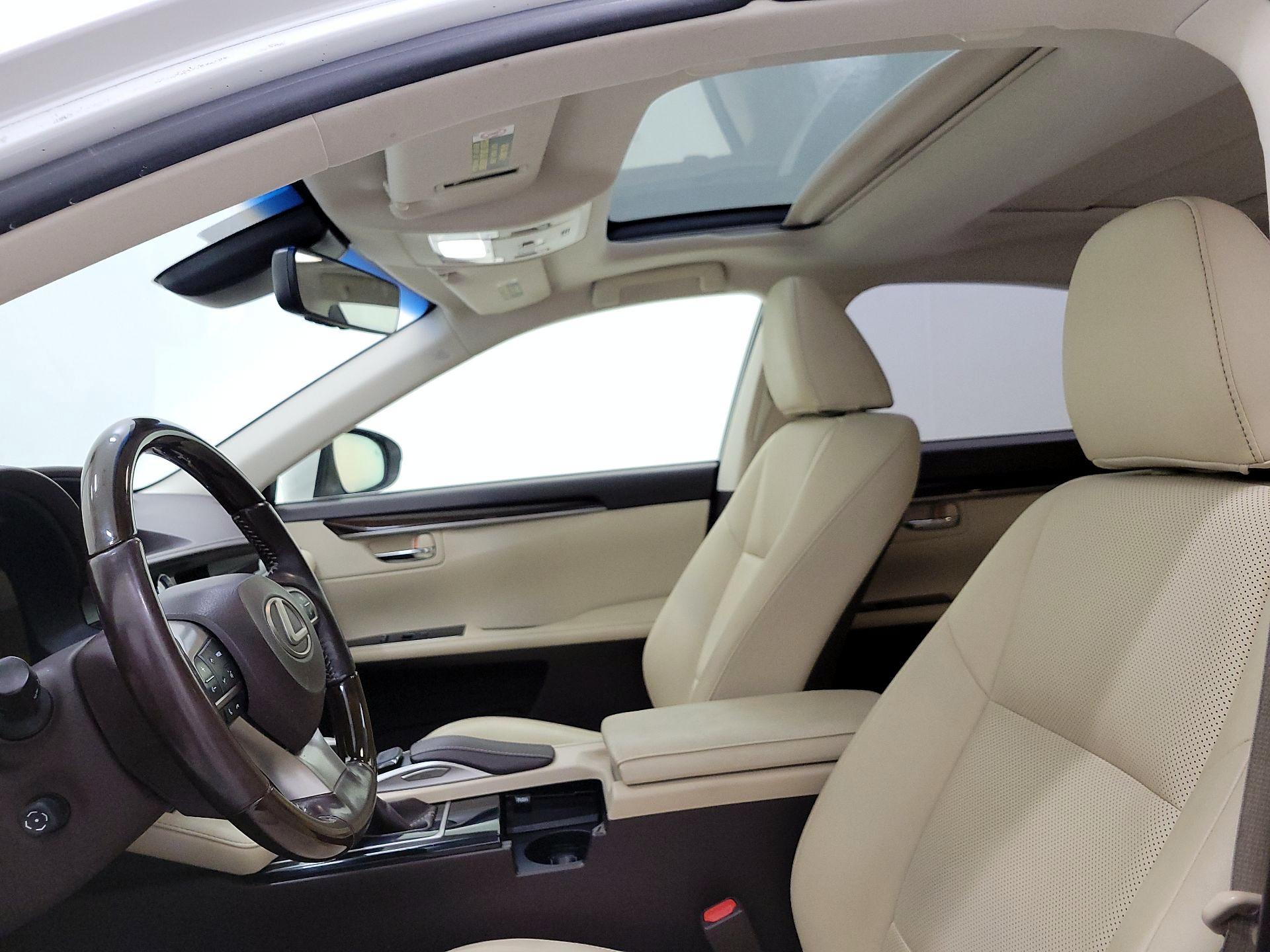 Thumbnail: 2017 Lexus ES - 19