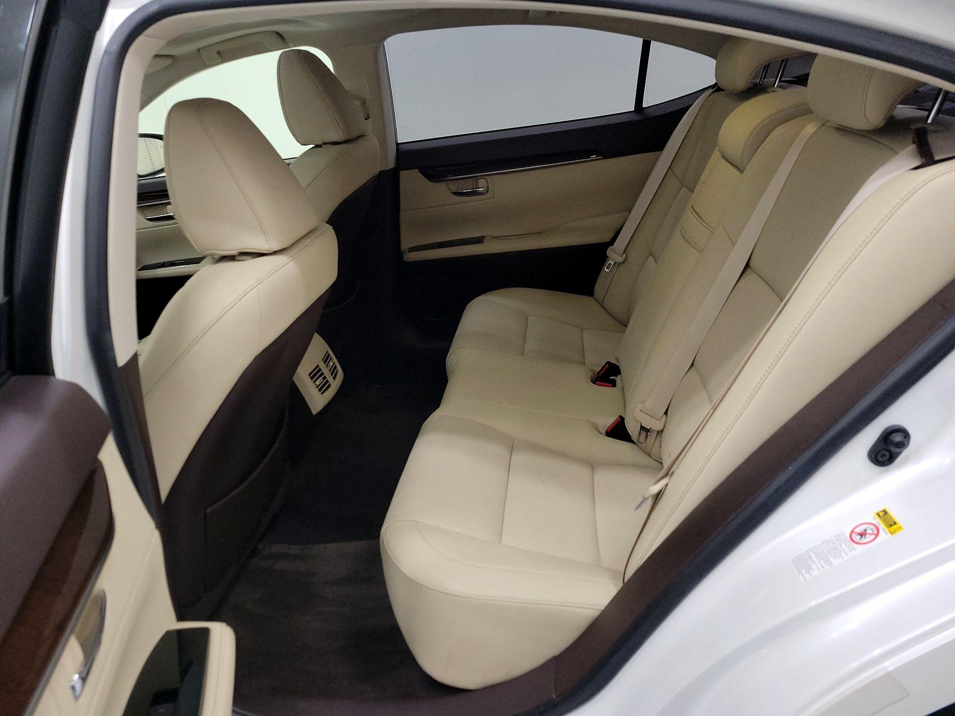 Thumbnail: 2017 Lexus ES - 20