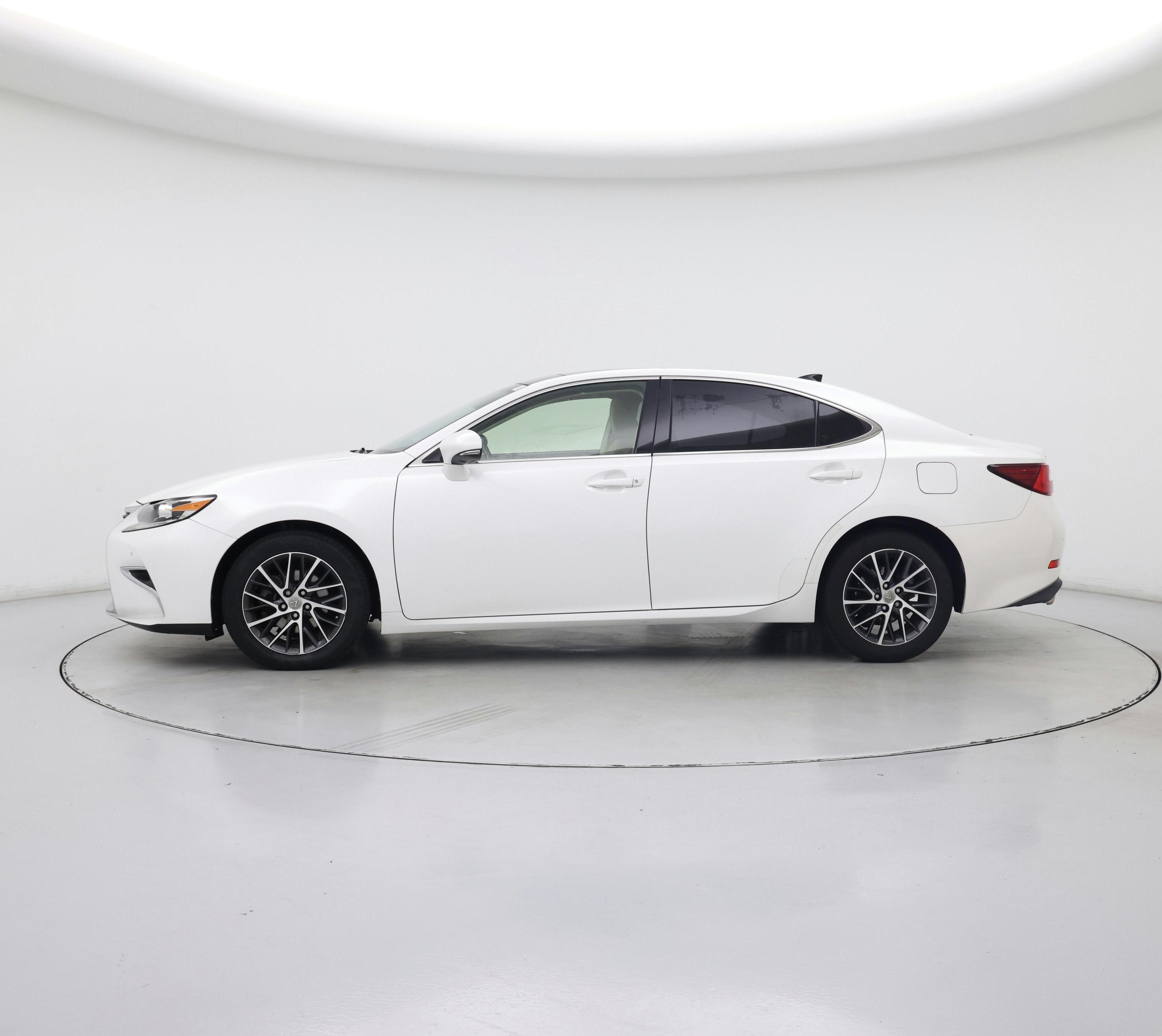 Thumbnail: 2017 Lexus ES - 3