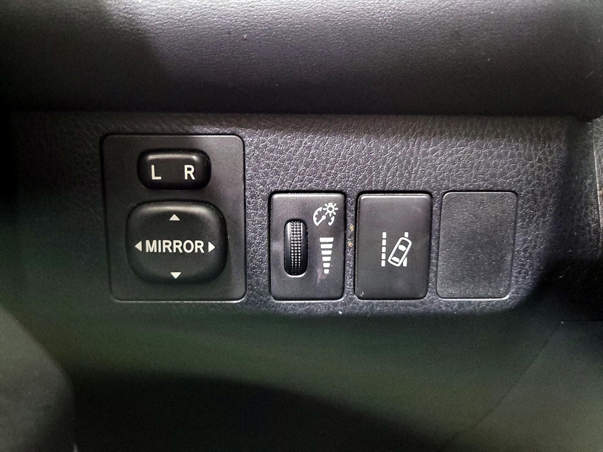 Thumbnail: 2017 Toyota RAV4 - 13