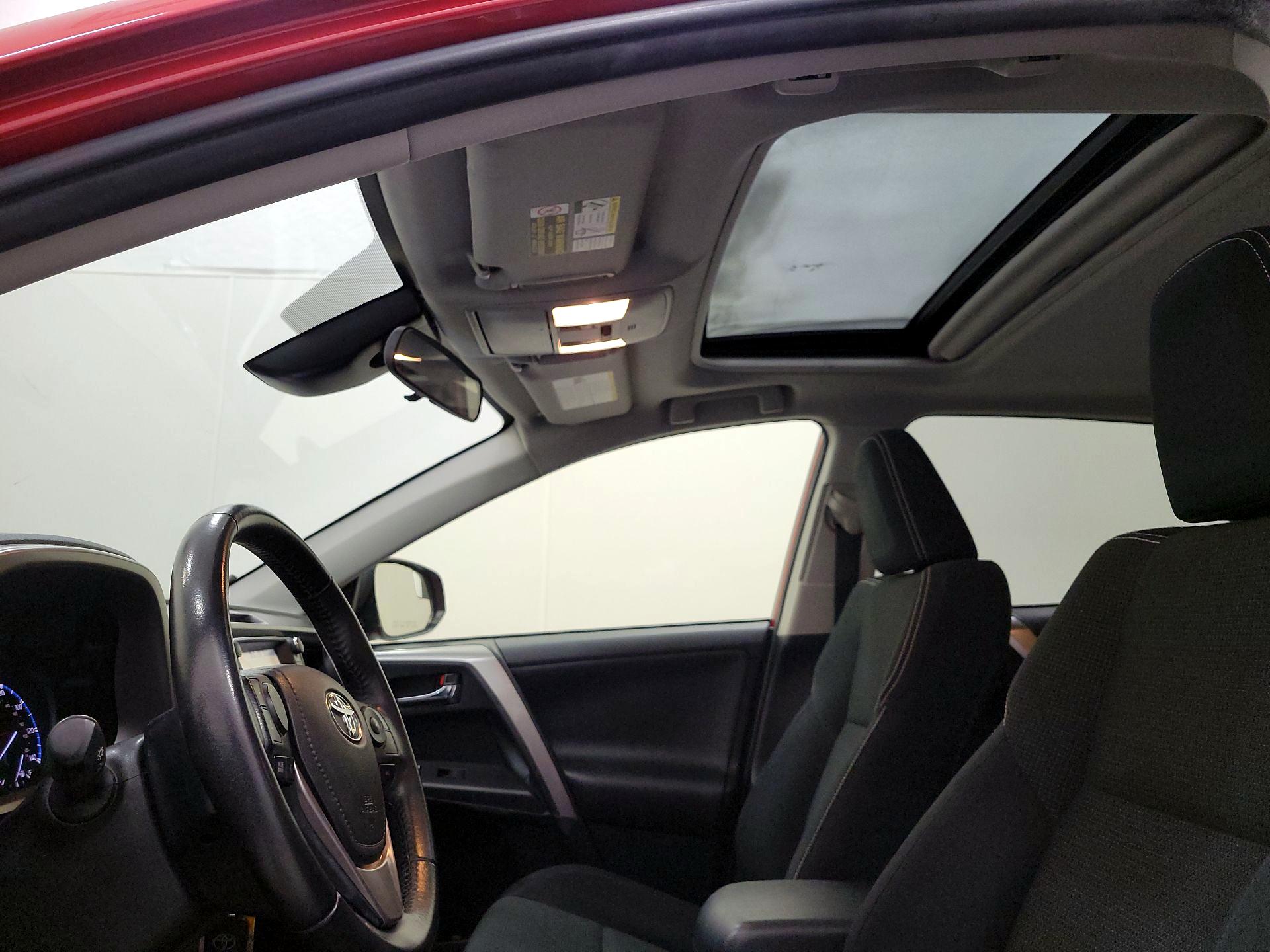 Thumbnail: 2017 Toyota RAV4 - 20