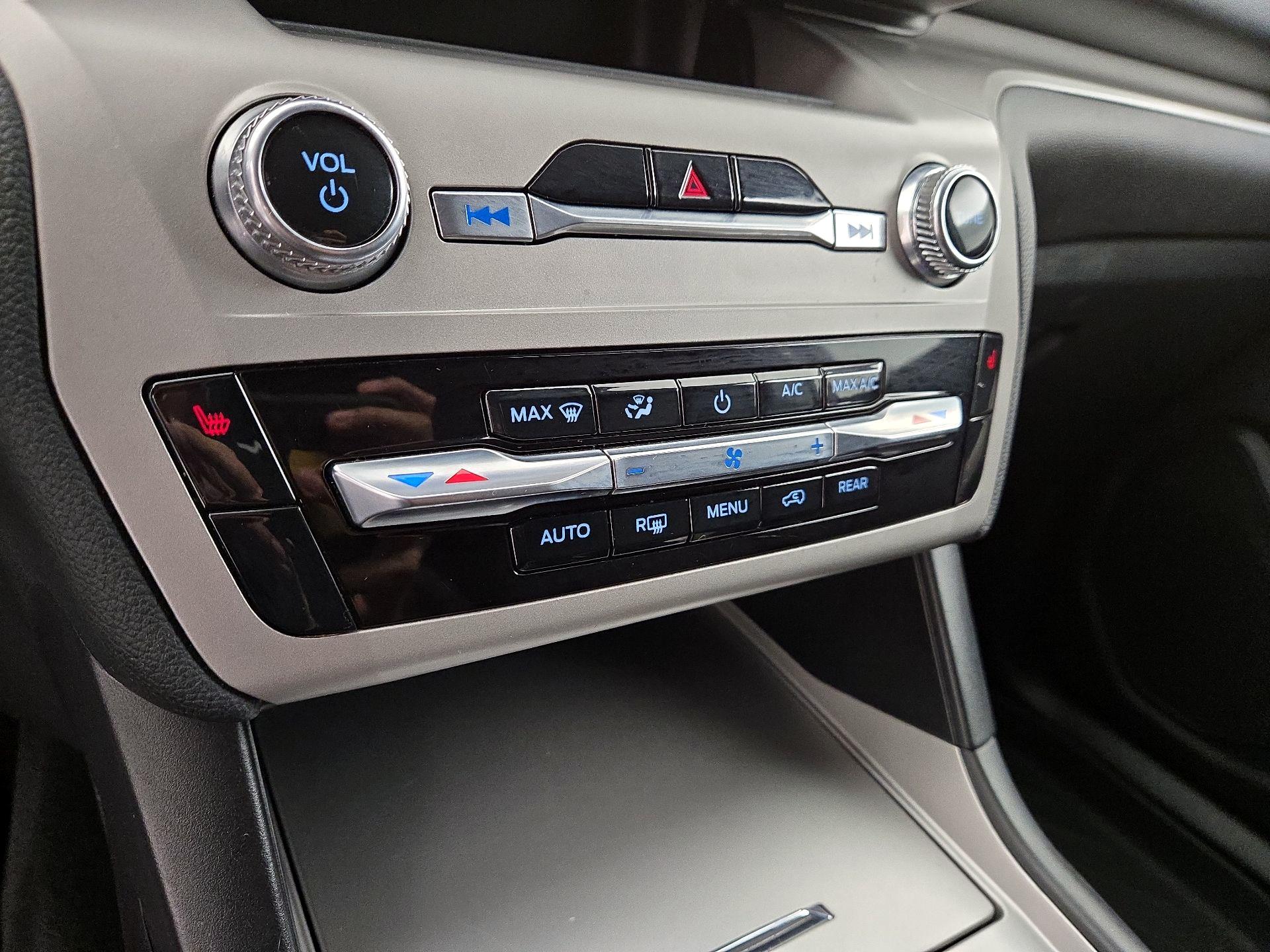 Thumbnail: 2022 Ford Explorer - 16