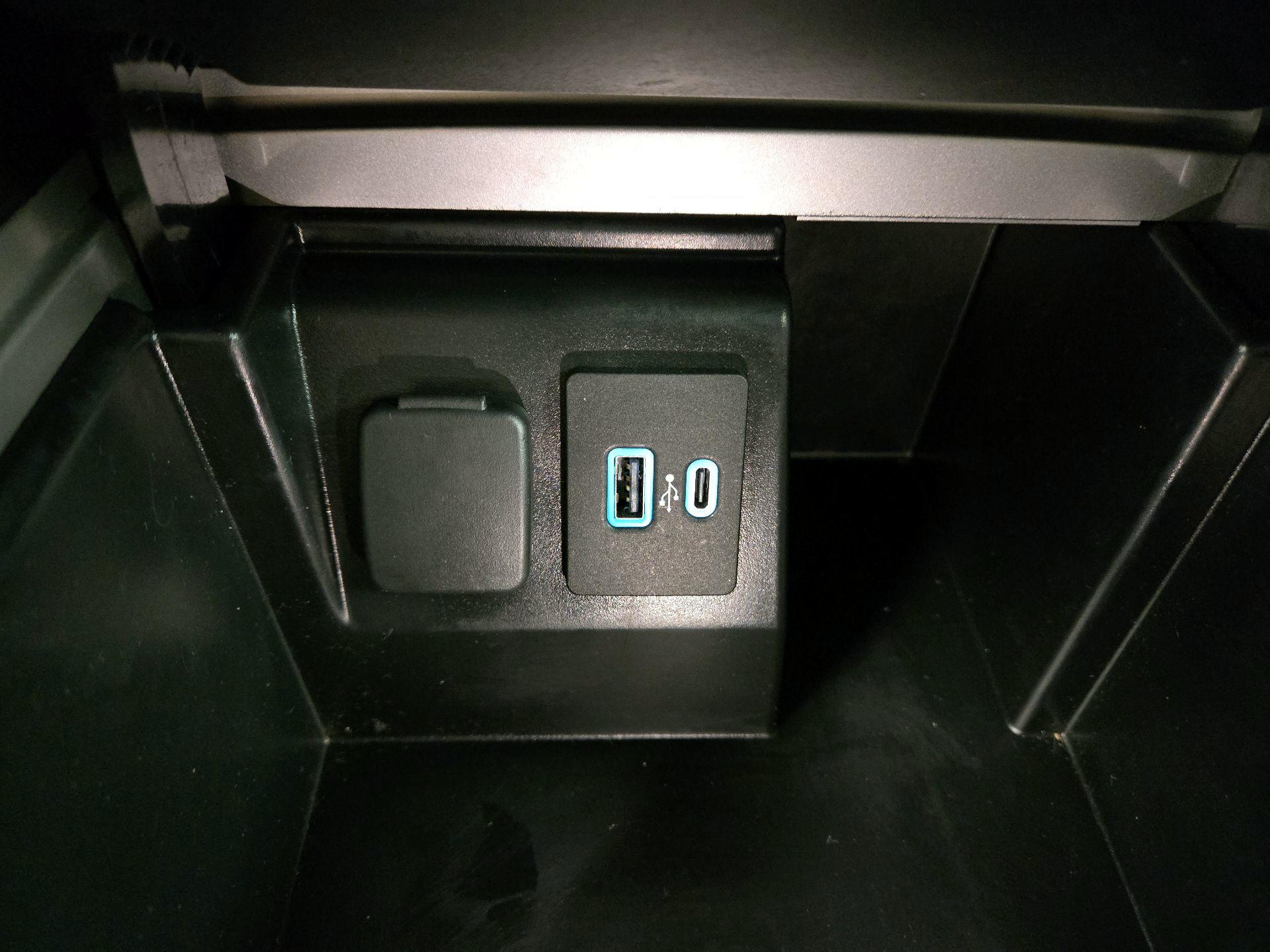 Thumbnail: 2022 Ford Explorer - 18