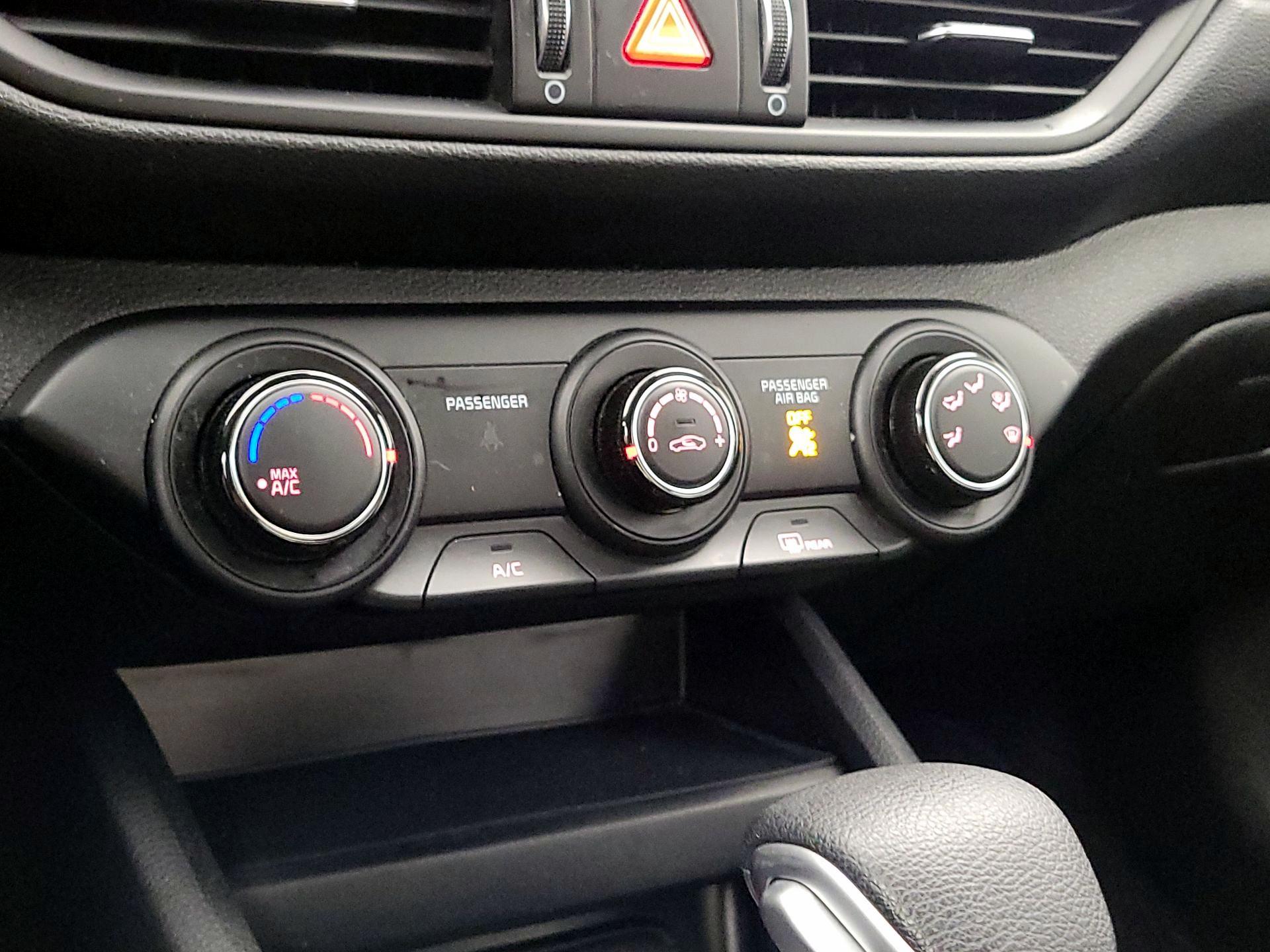 Thumbnail: 2024 Kia Forte - 16