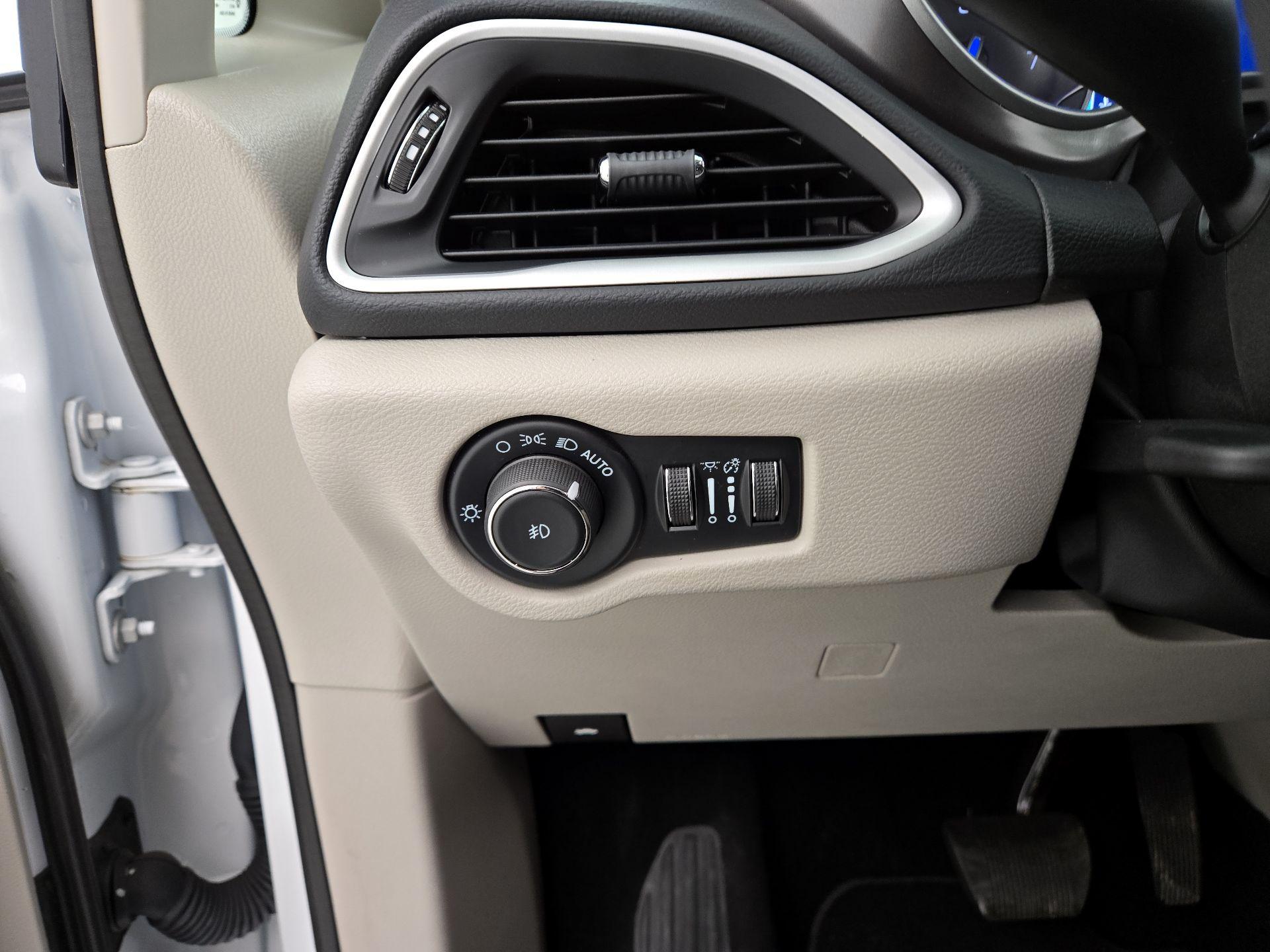 Thumbnail: 2024 Chrysler Pacifica - 13