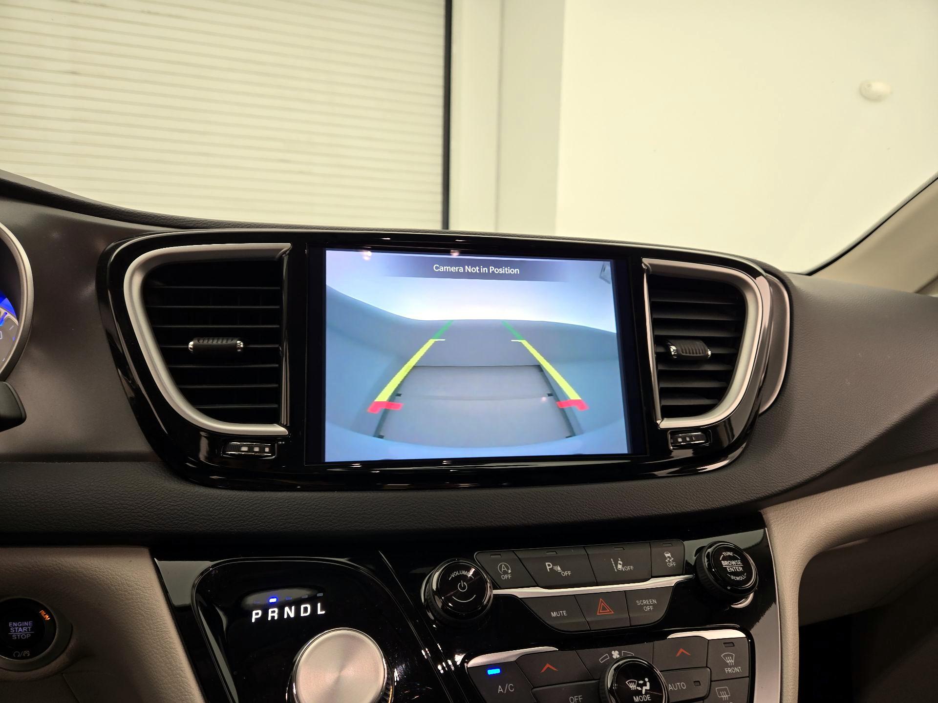 Thumbnail: 2024 Chrysler Pacifica - 14