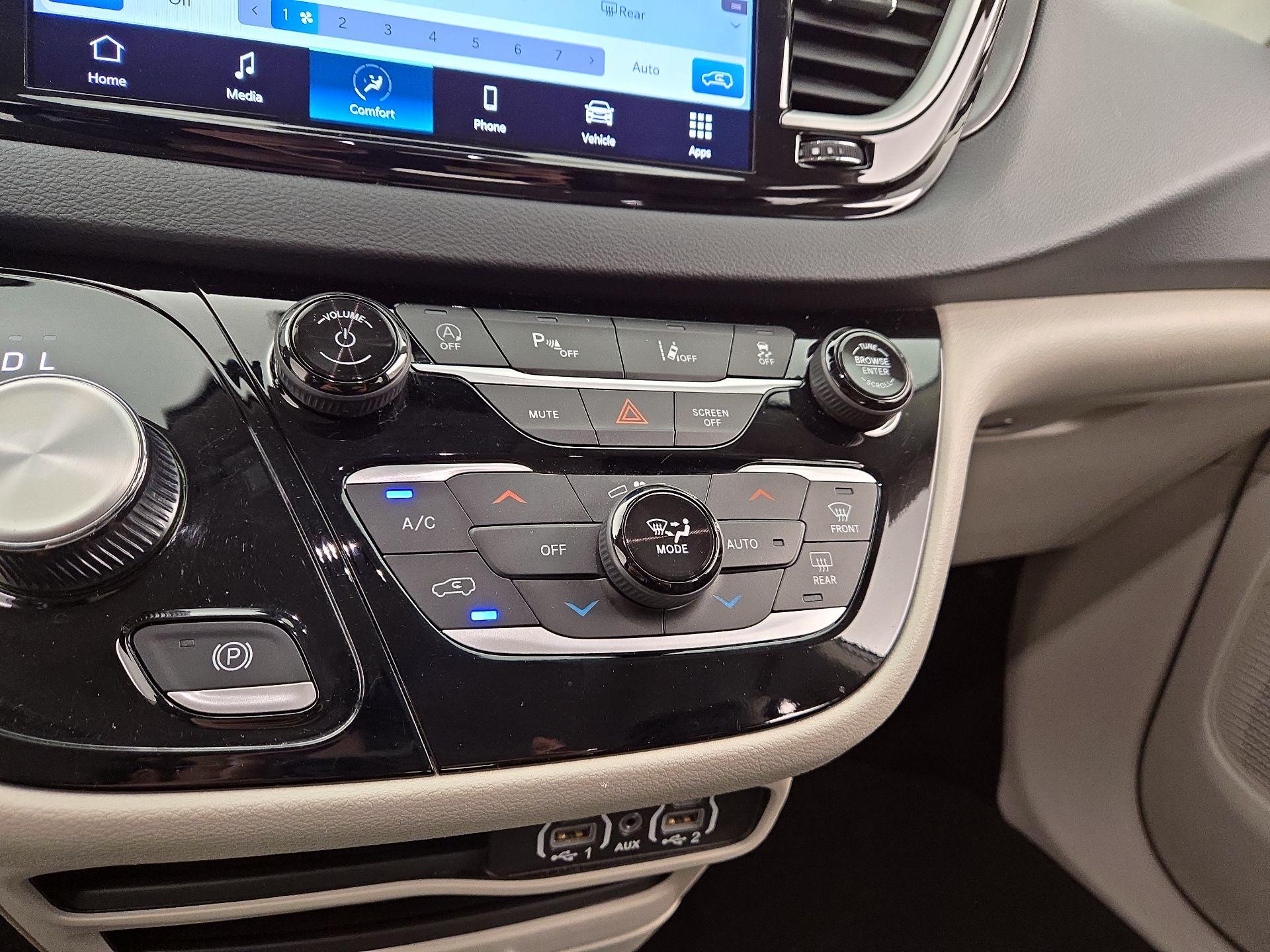 Thumbnail: 2024 Chrysler Pacifica - 16