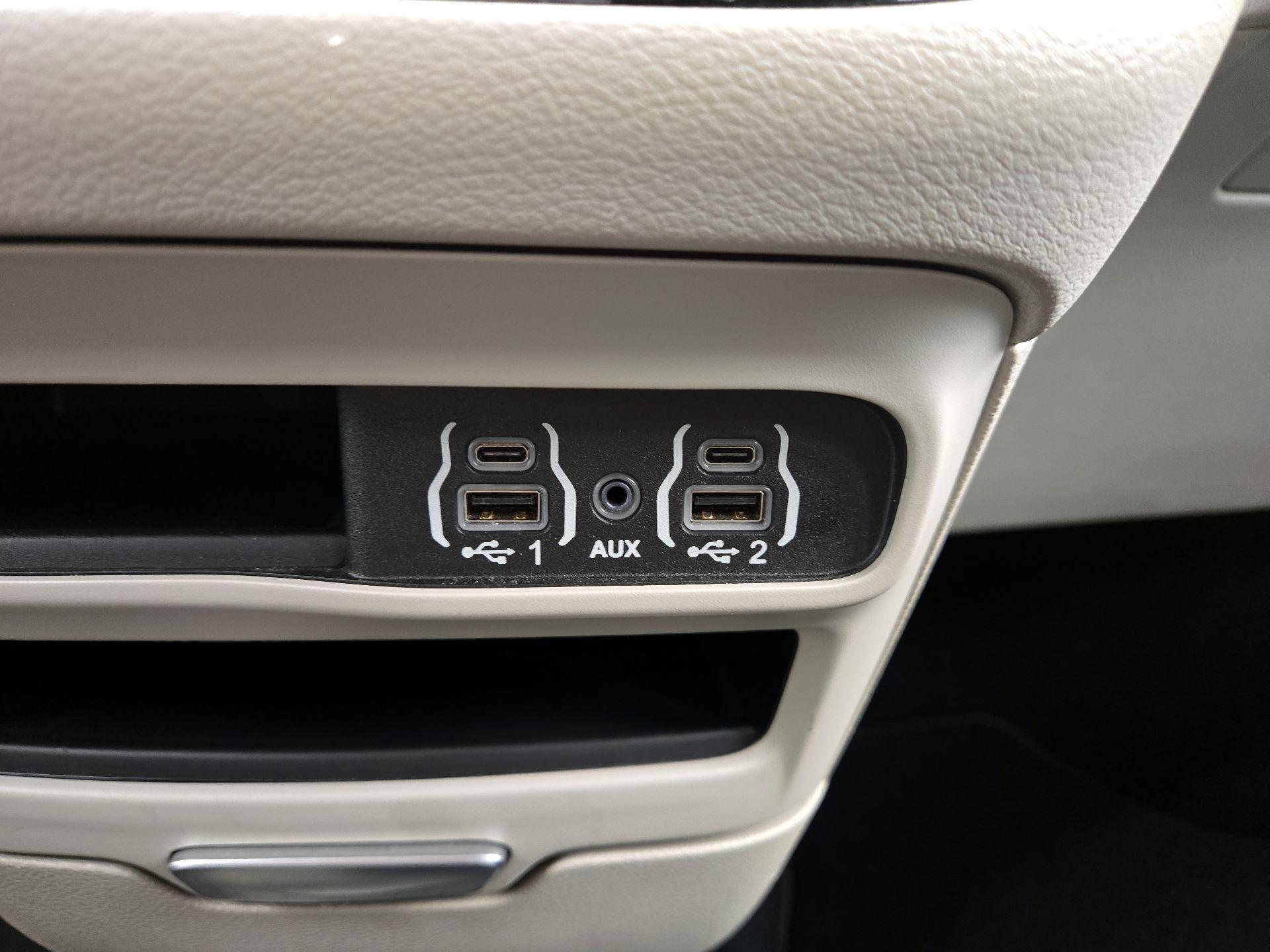 Thumbnail: 2024 Chrysler Pacifica - 18