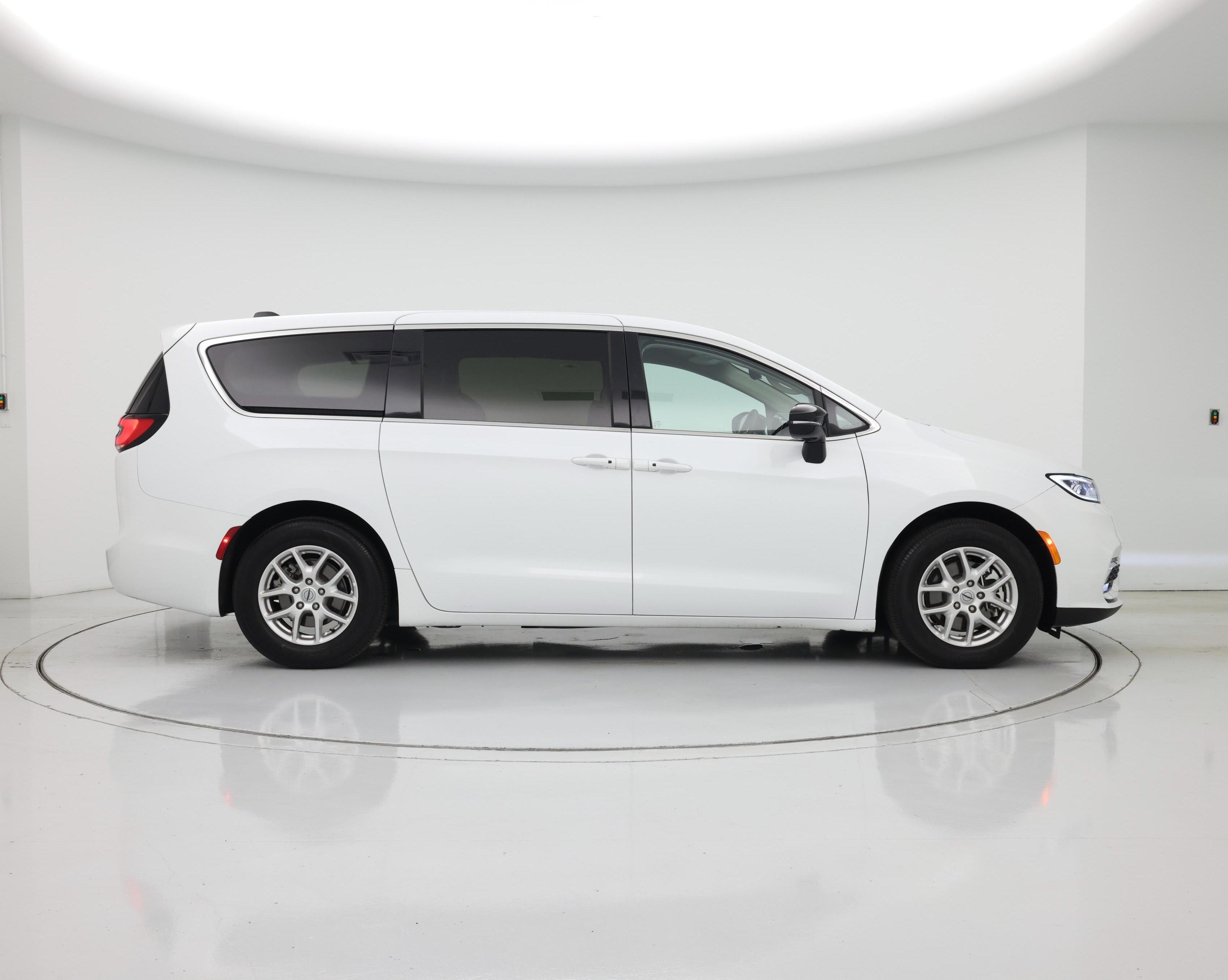 Thumbnail: 2024 Chrysler Pacifica - 7