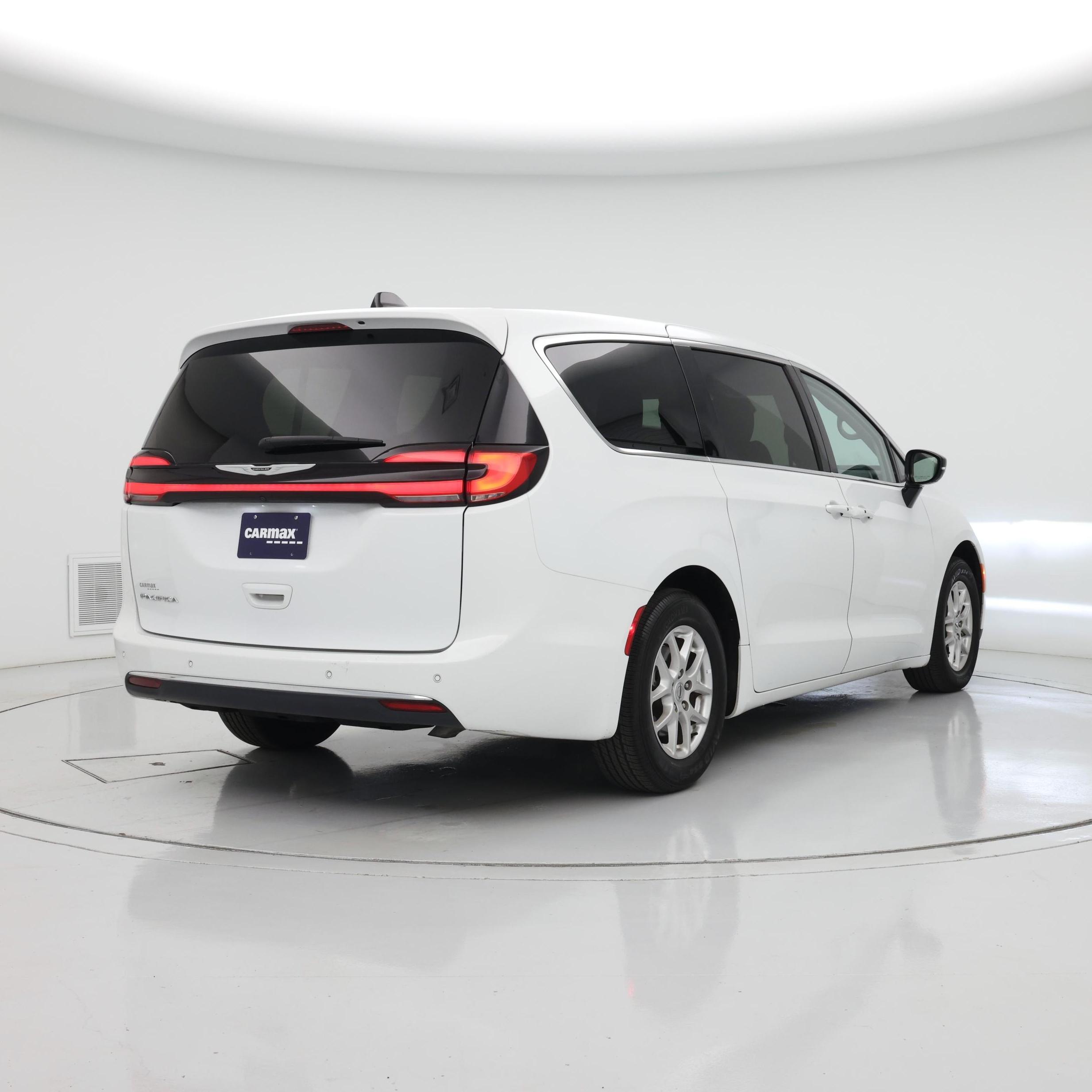 Thumbnail: 2024 Chrysler Pacifica - 8