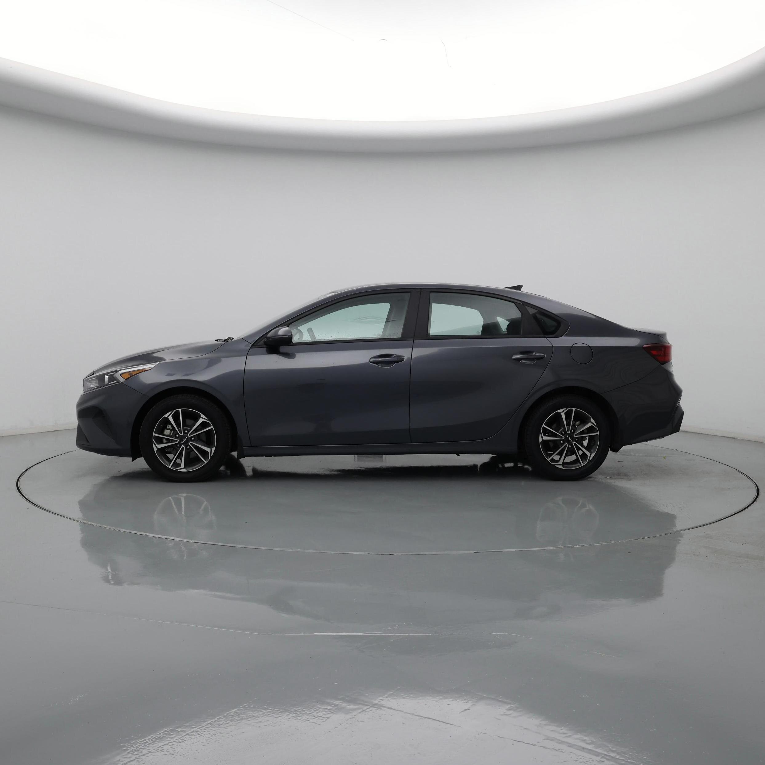 Thumbnail: 2023 Kia Forte - 3