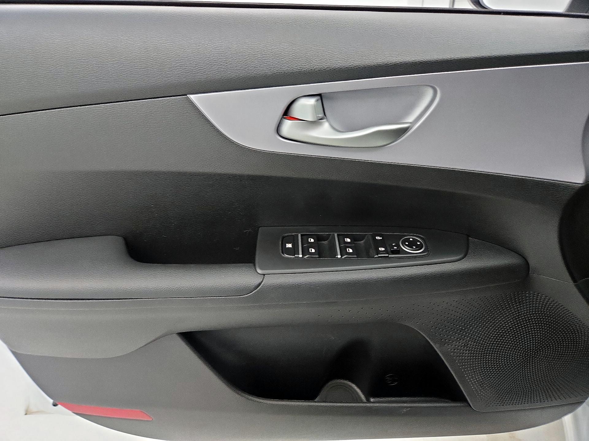 Thumbnail: 2024 Kia Forte - 12