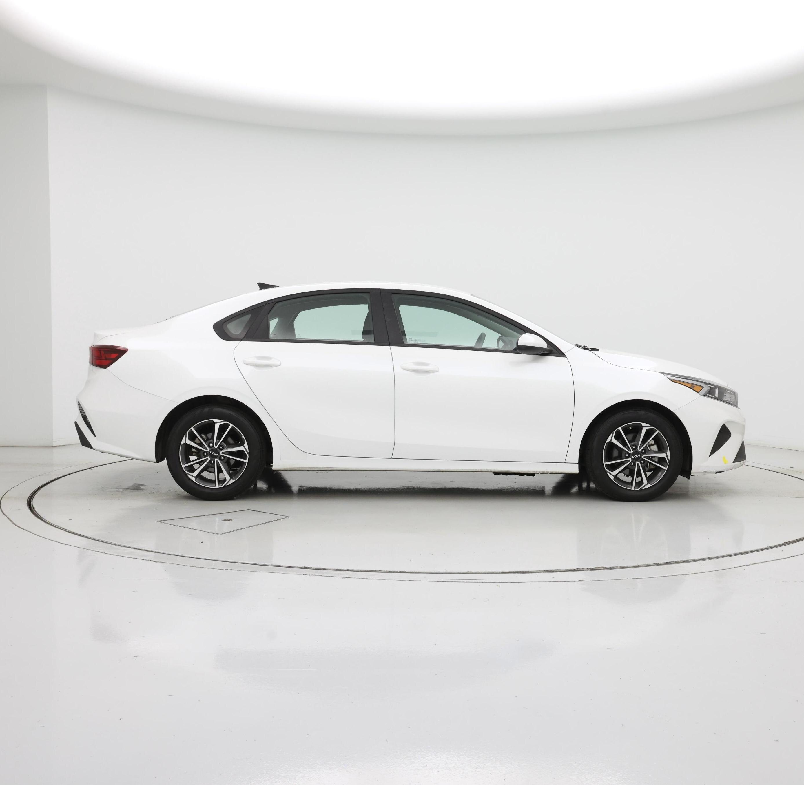 Thumbnail: 2024 Kia Forte - 7