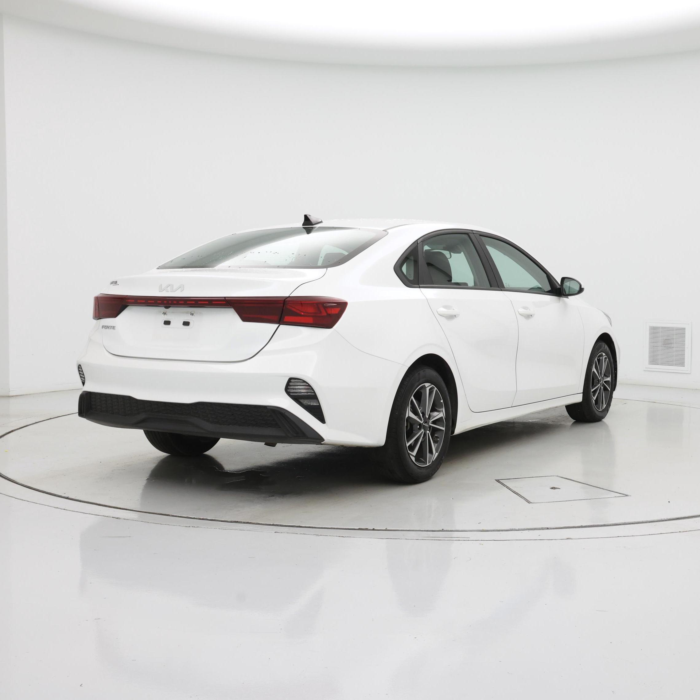 Thumbnail: 2024 Kia Forte - 8