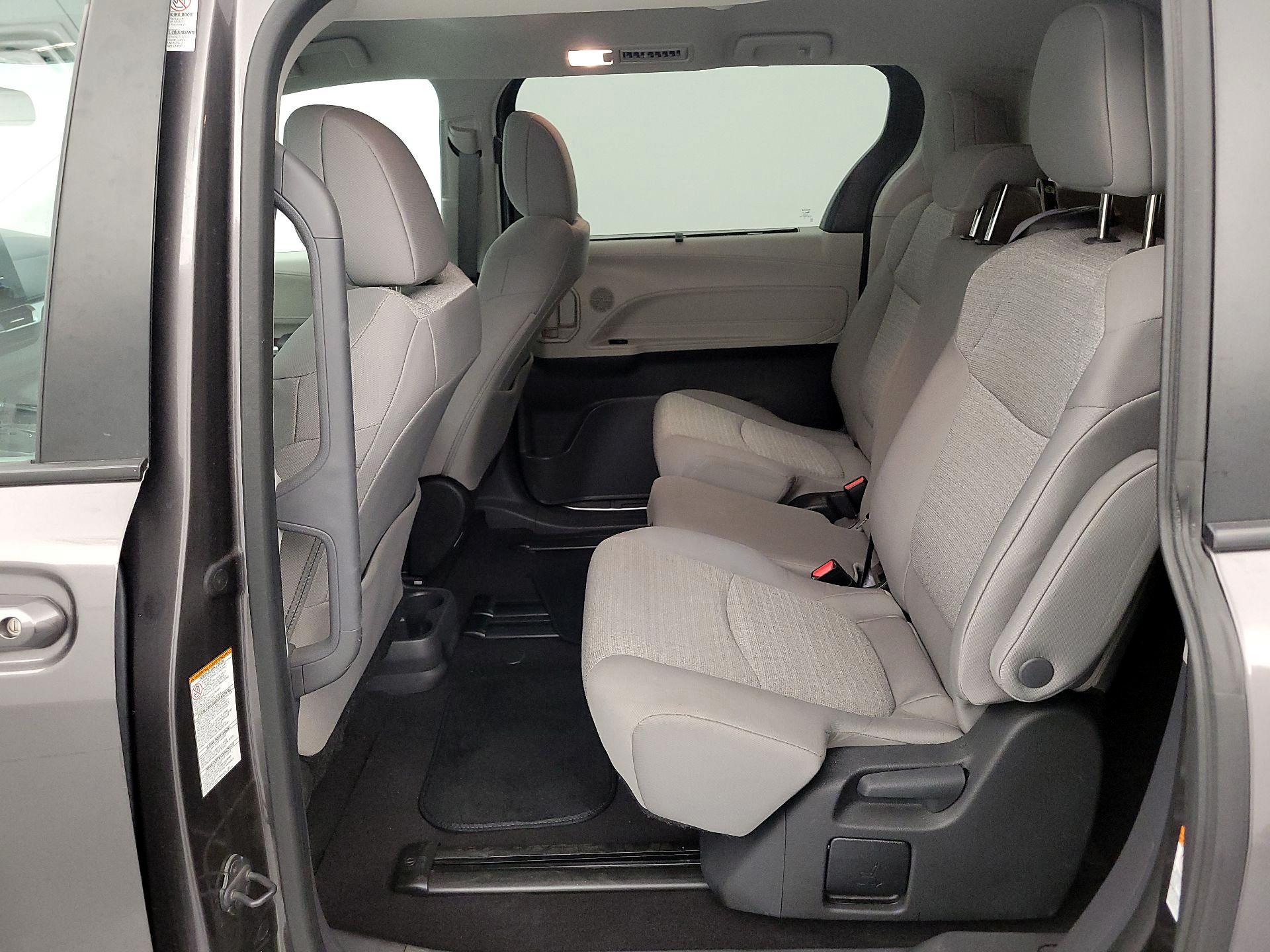 Thumbnail: 2024 Toyota Sienna - 18