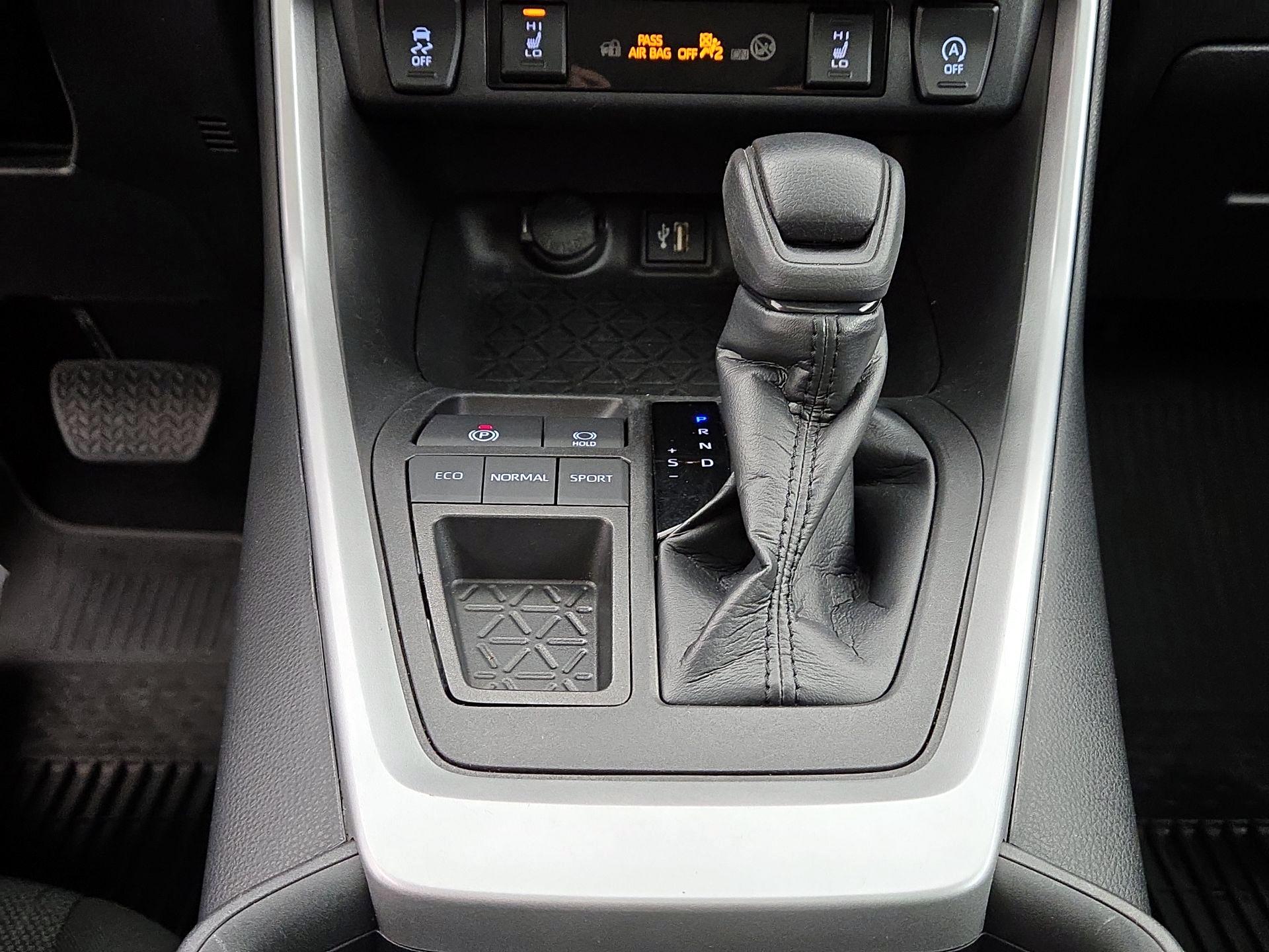 Thumbnail: 2023 Toyota RAV4 - 17