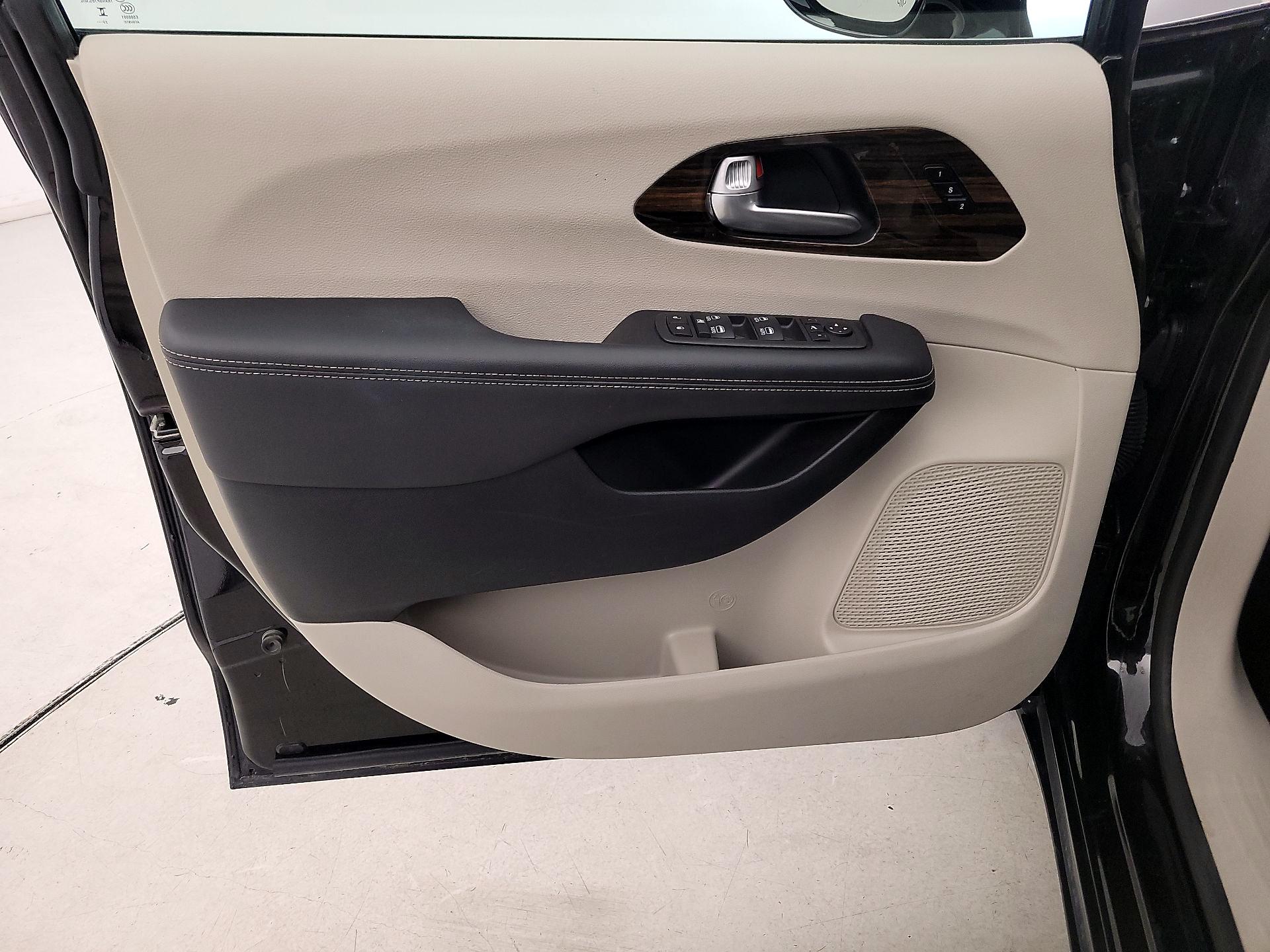 Thumbnail: 2024 Chrysler Pacifica - 12