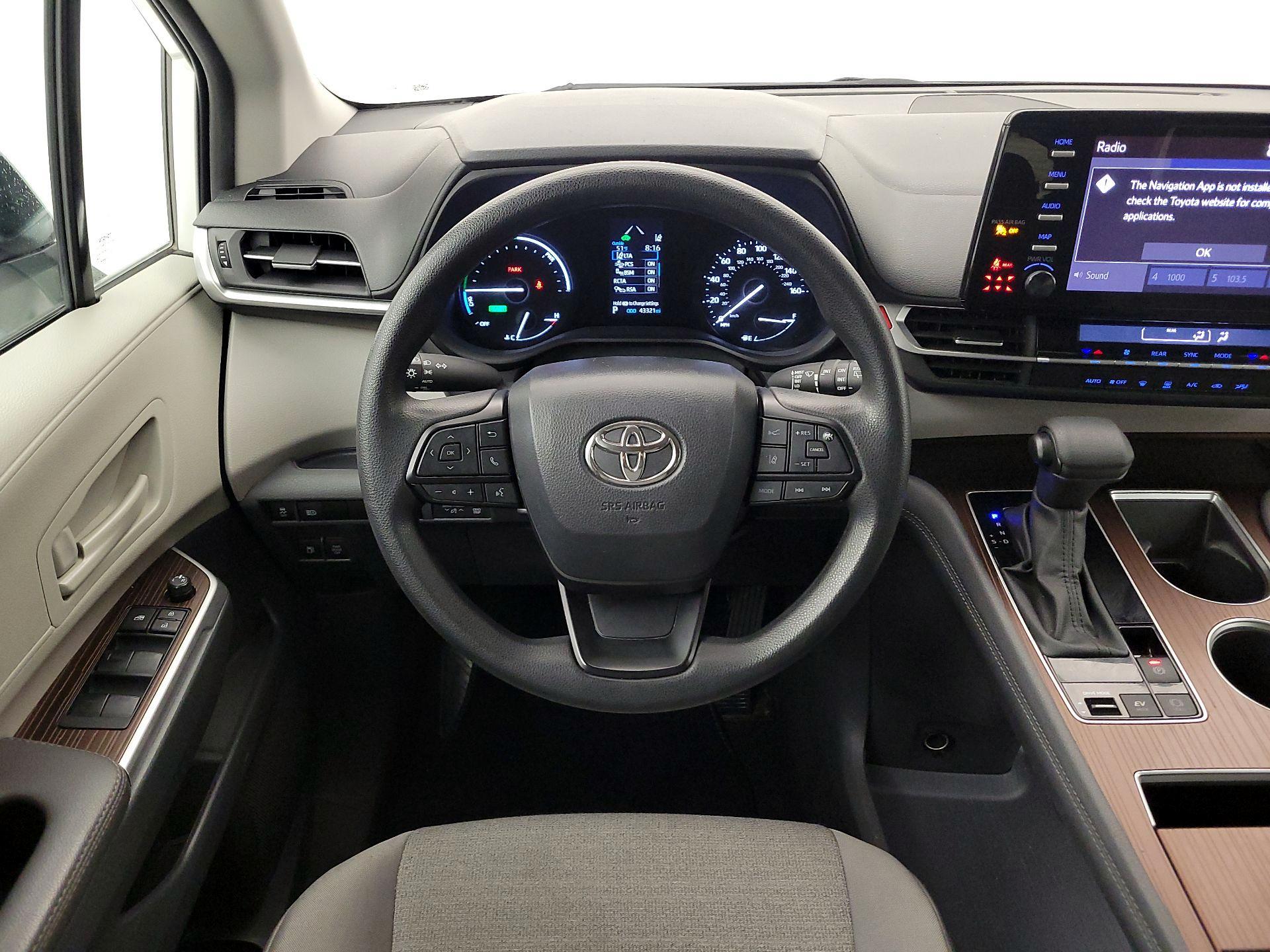 Thumbnail: 2024 Toyota Sienna - 10