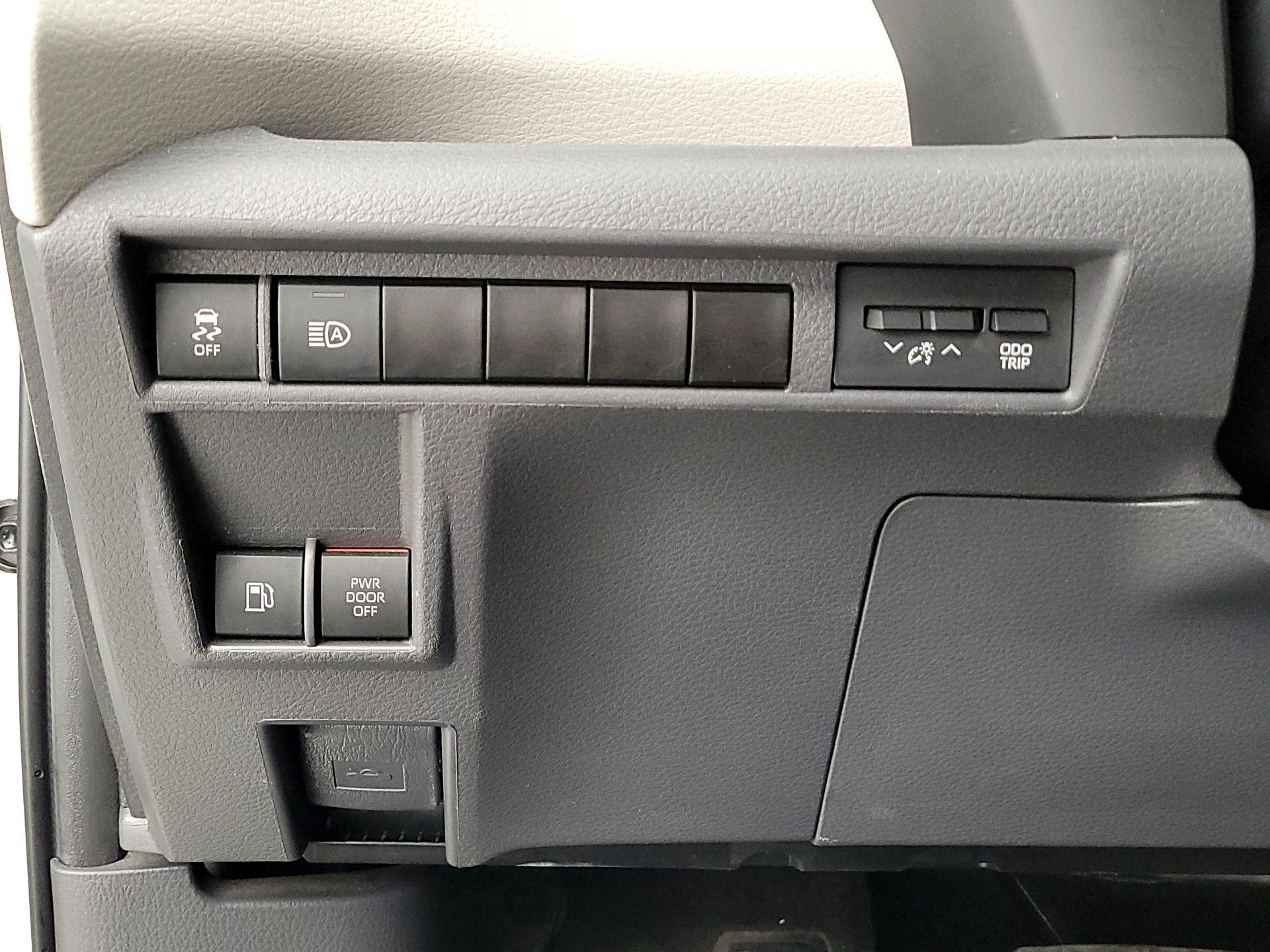 Thumbnail: 2024 Toyota Sienna - 13