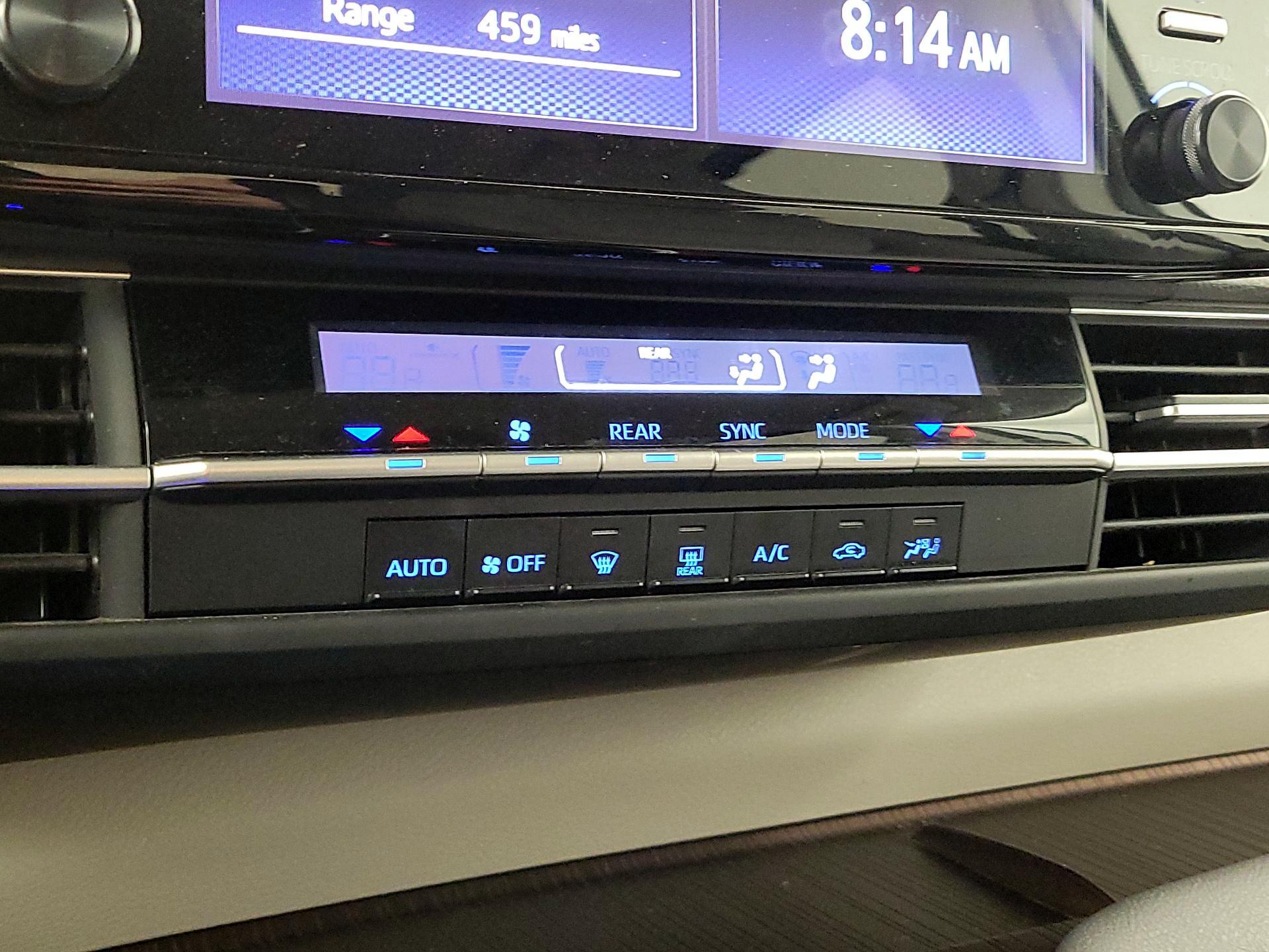 Thumbnail: 2024 Toyota Sienna - 16