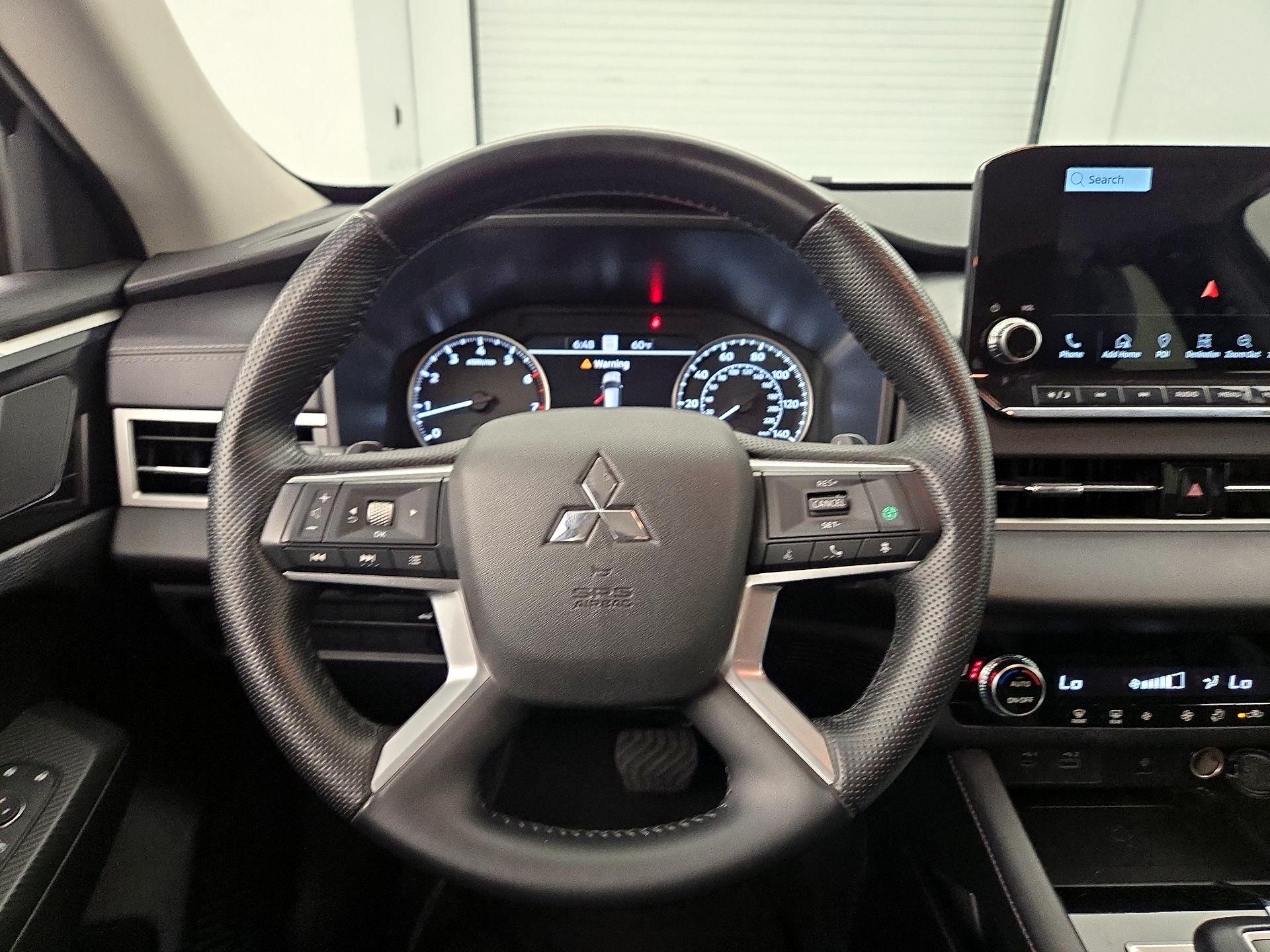 Thumbnail: 2024 Mitsubishi Outlander - 10