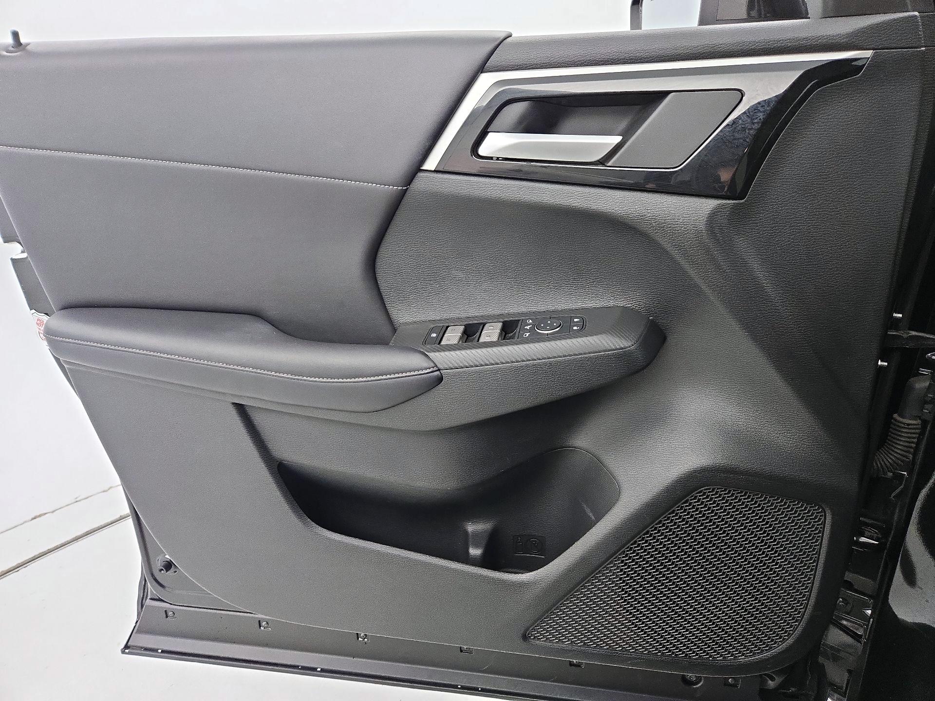 Thumbnail: 2024 Mitsubishi Outlander - 12