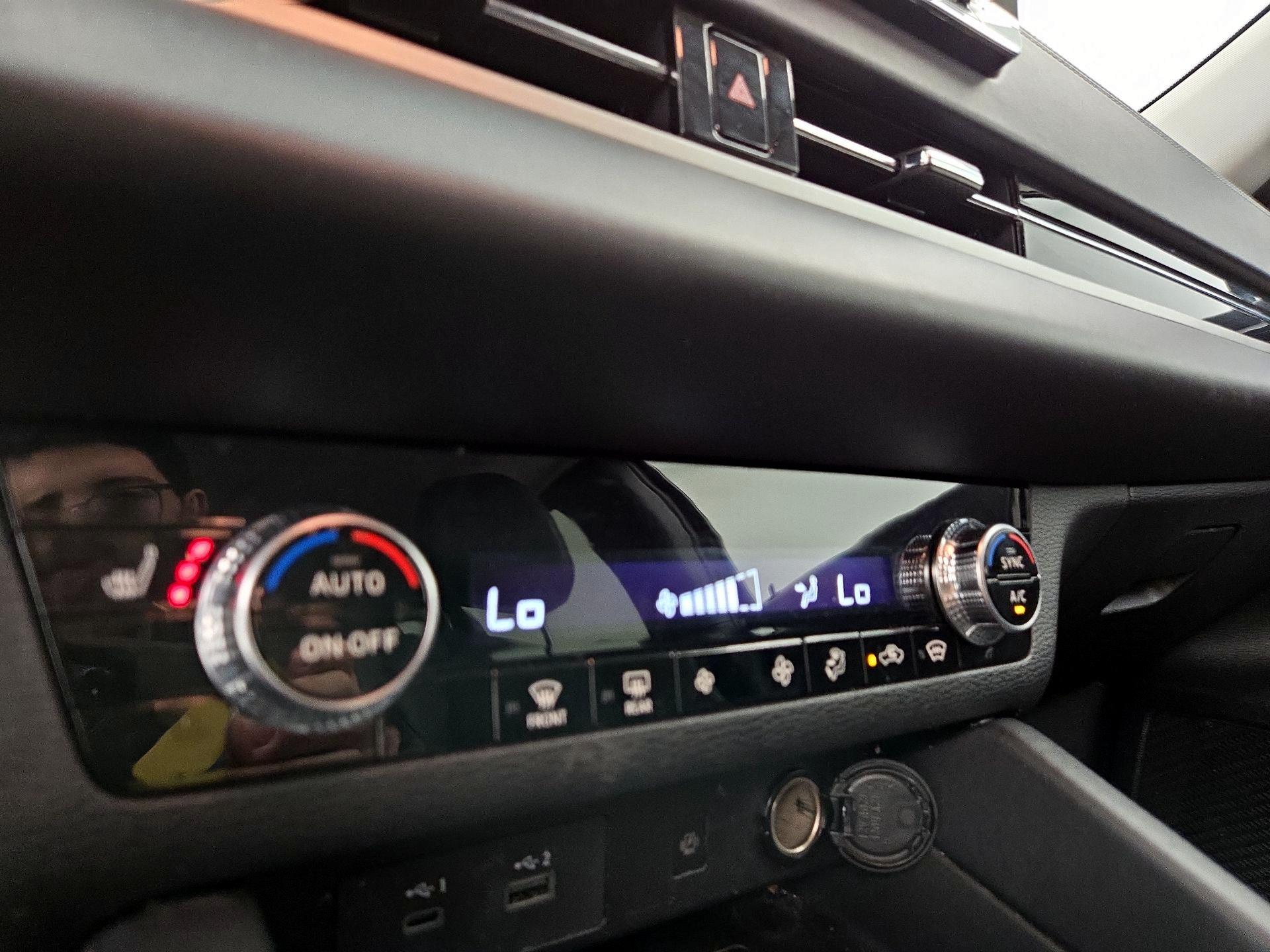 Thumbnail: 2024 Mitsubishi Outlander - 17