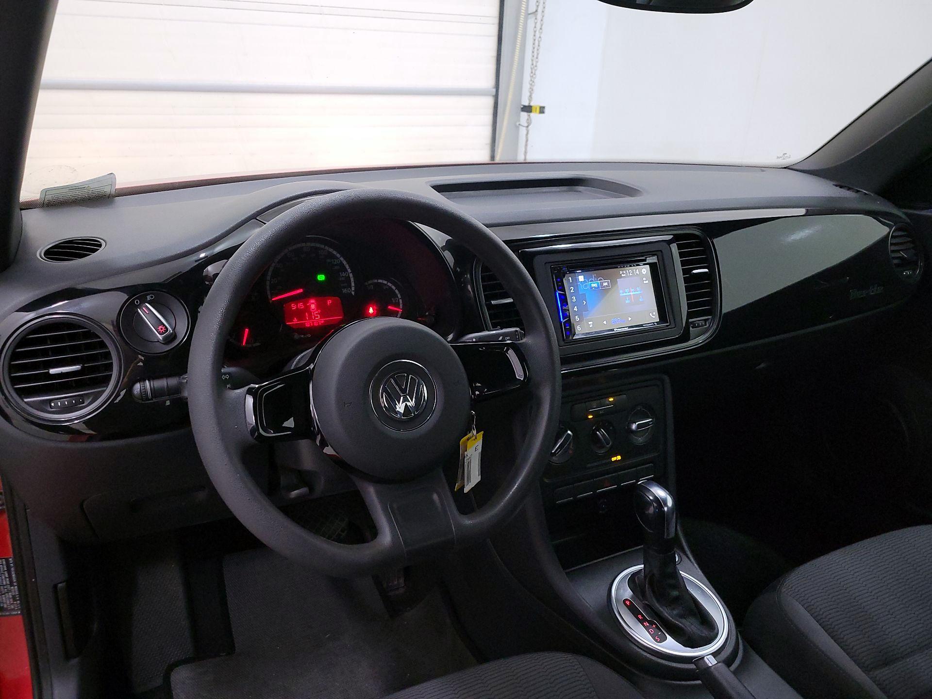 Thumbnail: 2014 Volkswagen Beetle - 9