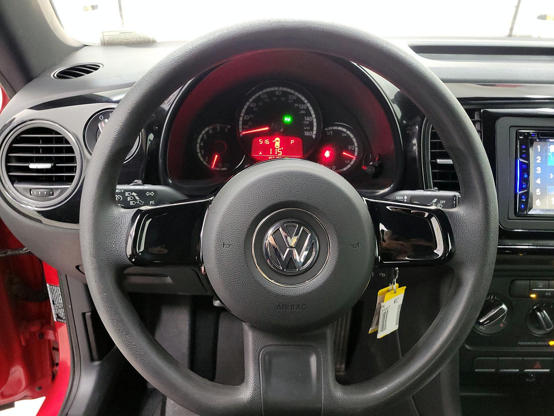 Thumbnail: 2014 Volkswagen Beetle - 10