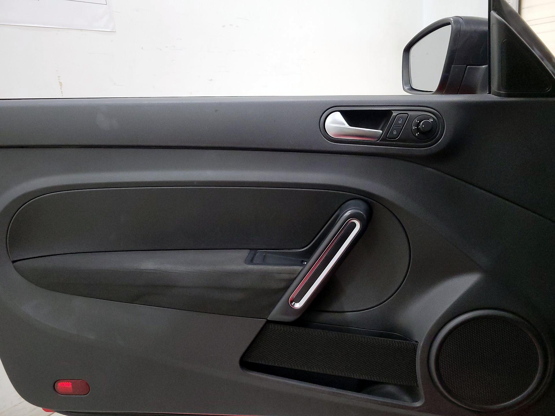 Thumbnail: 2014 Volkswagen Beetle - 12