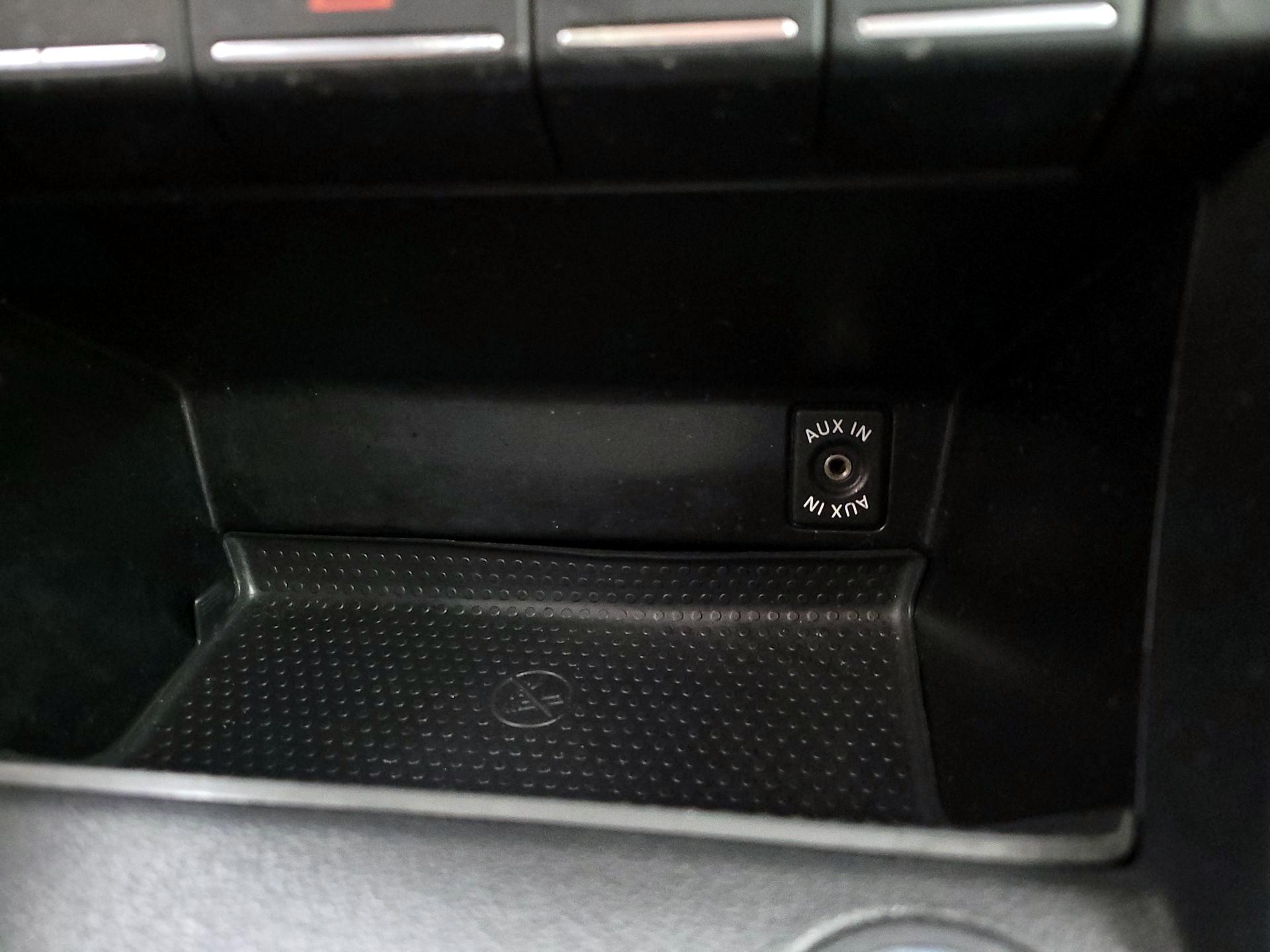 Thumbnail: 2014 Volkswagen Beetle - 17