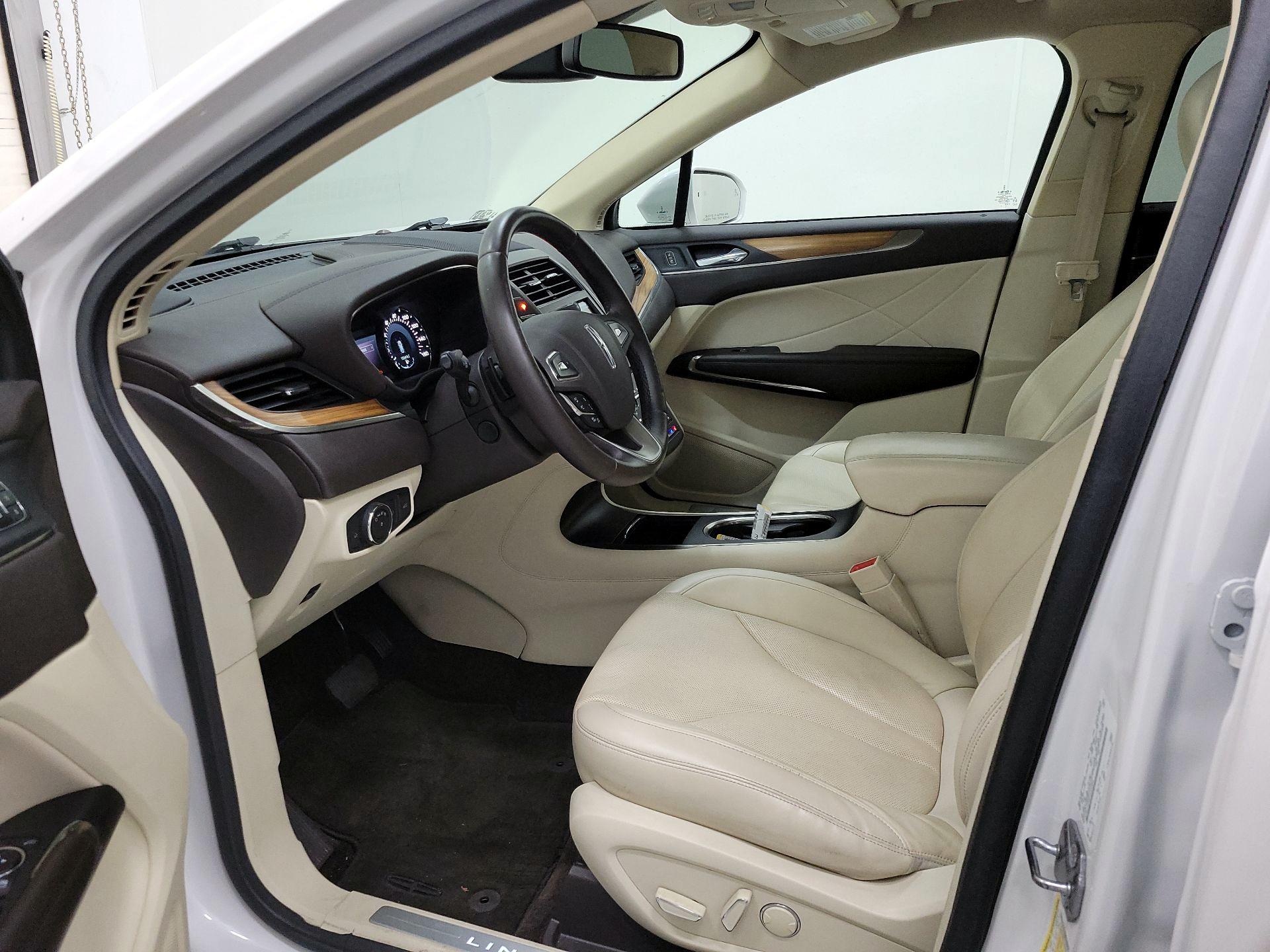 Thumbnail: 2015 Lincoln MKC - 11