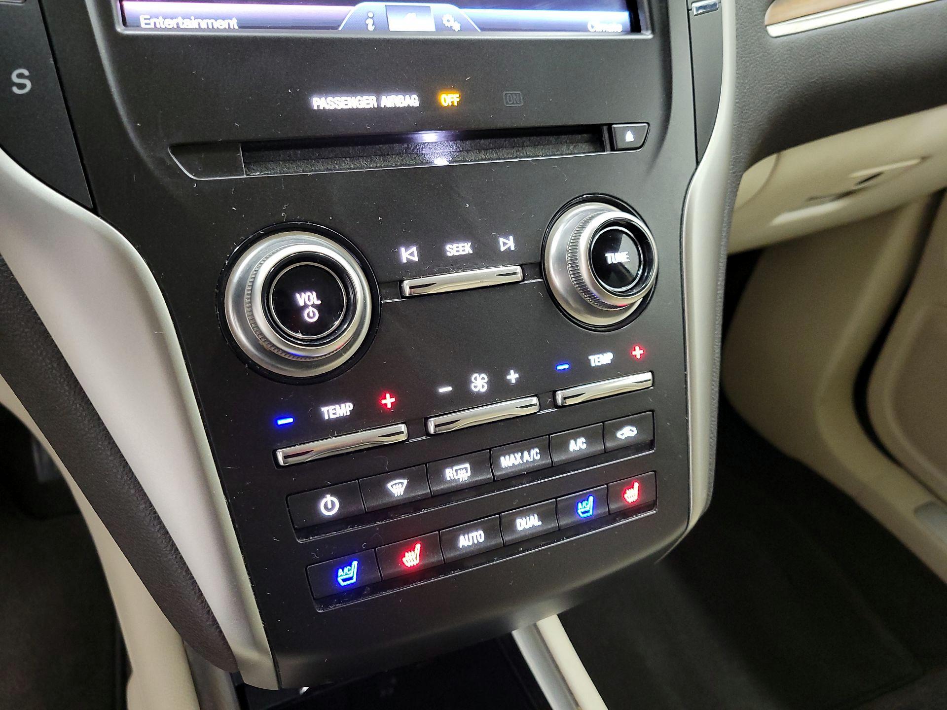 Thumbnail: 2015 Lincoln MKC - 16