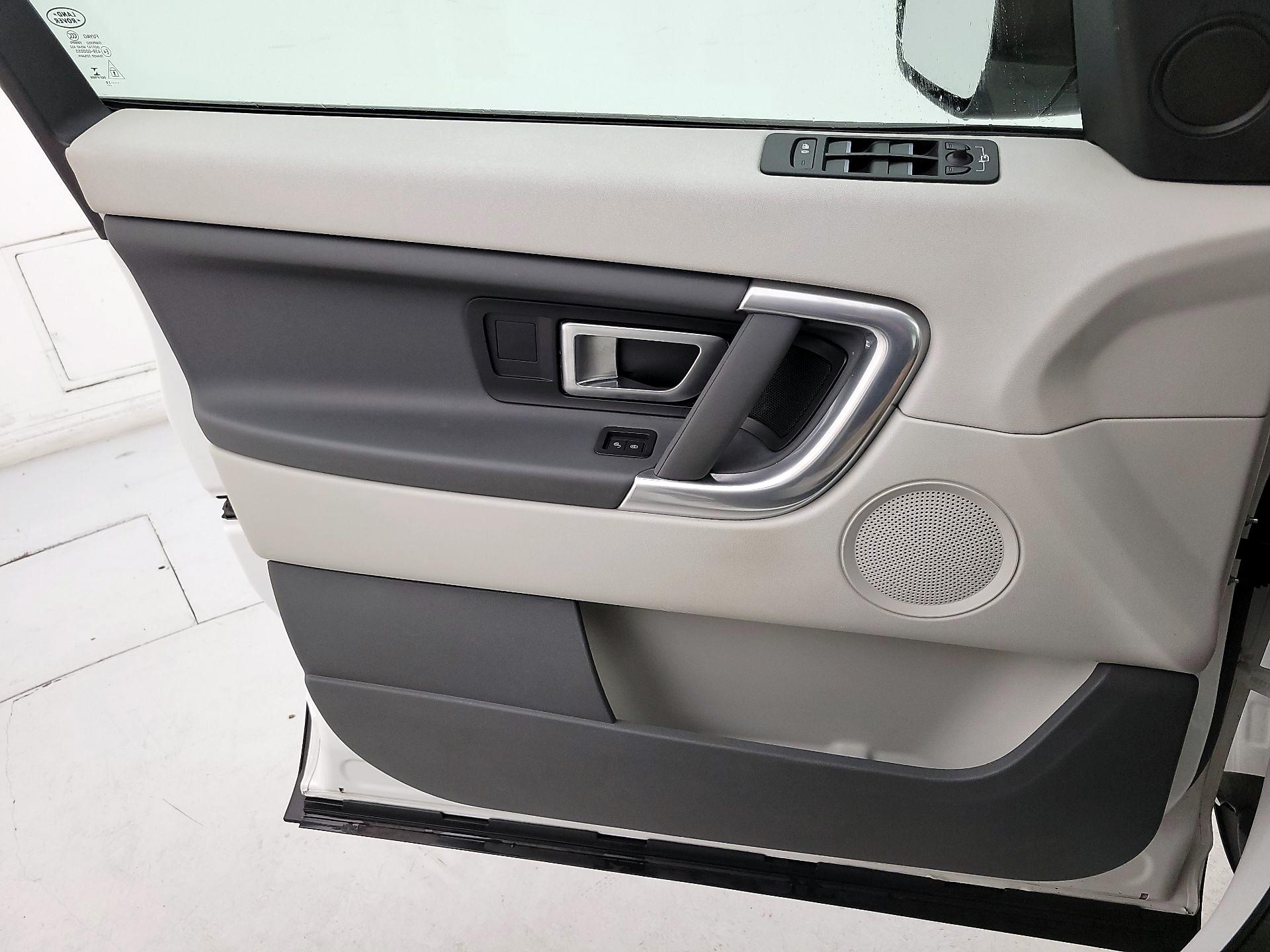 Thumbnail: 2019 Land Rover Discovery Sport - 12