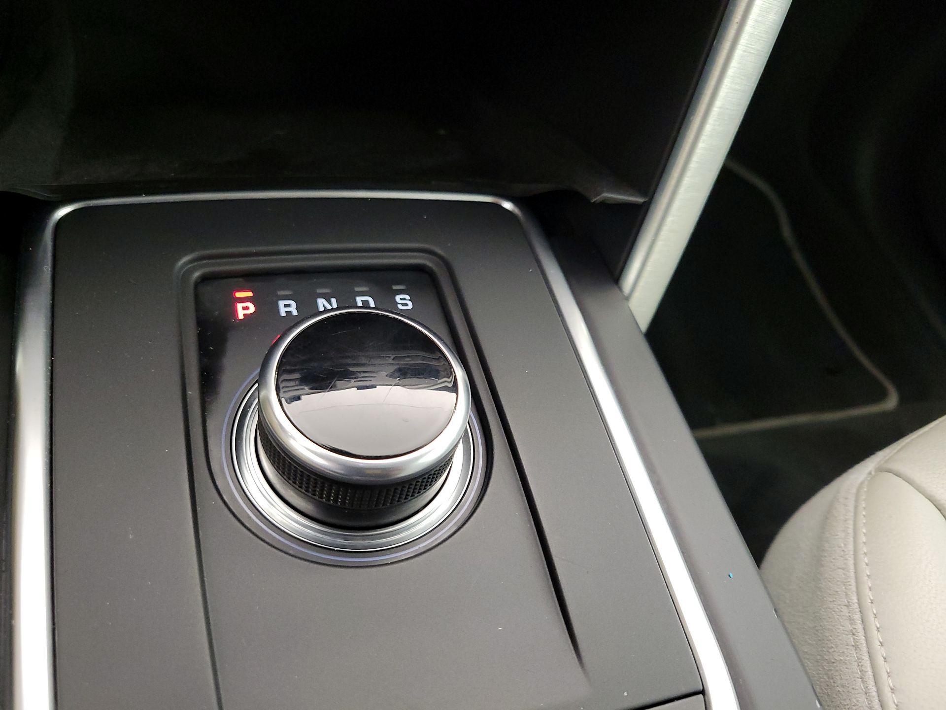 Thumbnail: 2019 Land Rover Discovery Sport - 17