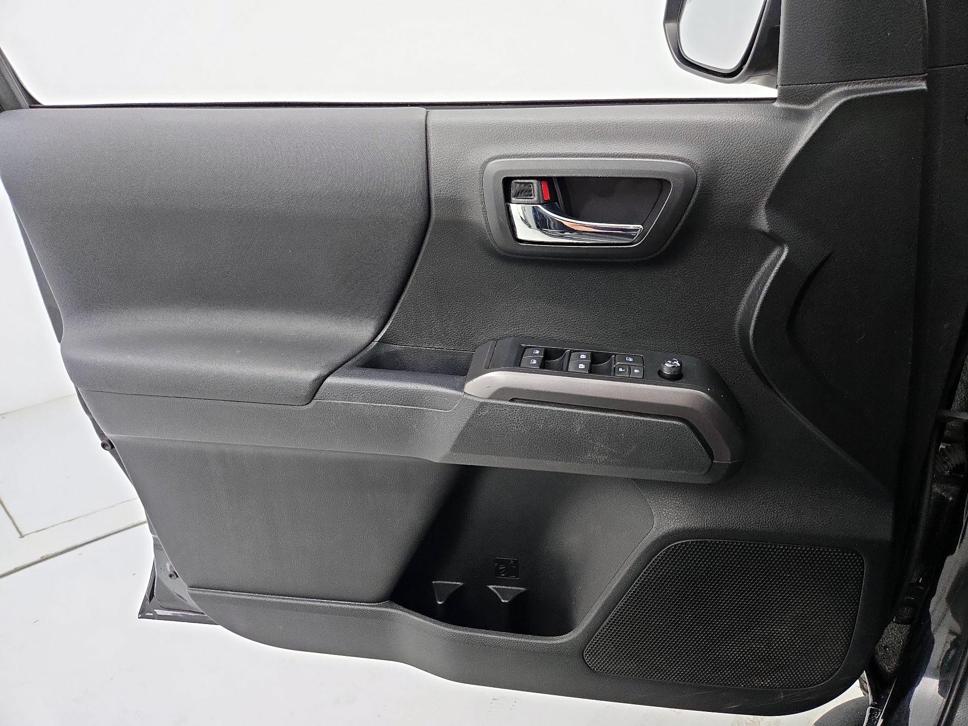 Thumbnail: 2022 Toyota Tacoma - 10