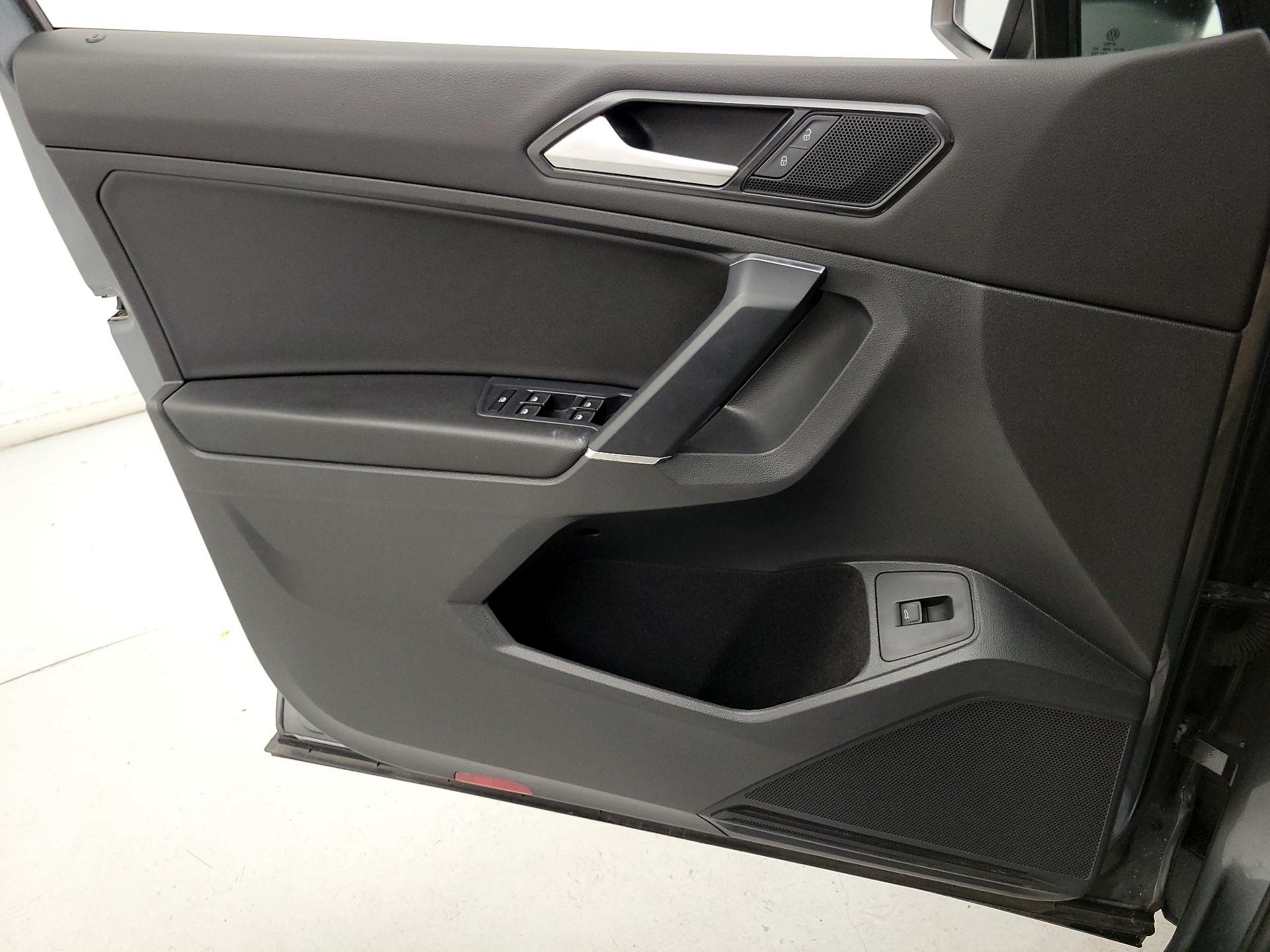 Thumbnail: 2018 Volkswagen Tiguan - 12