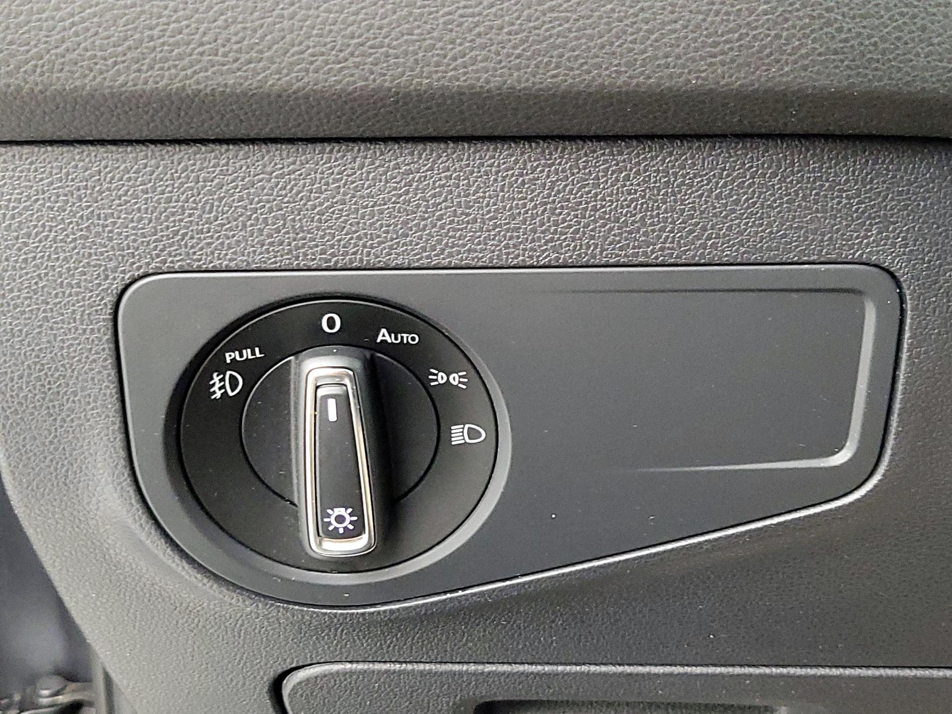 Thumbnail: 2018 Volkswagen Tiguan - 13