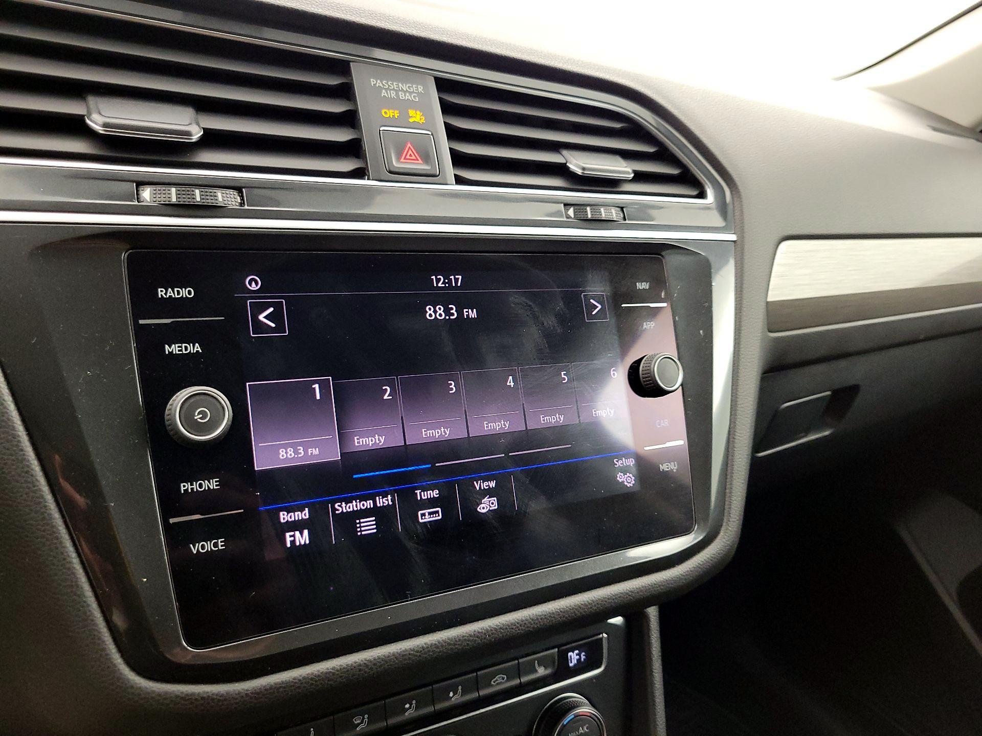 Thumbnail: 2018 Volkswagen Tiguan - 15