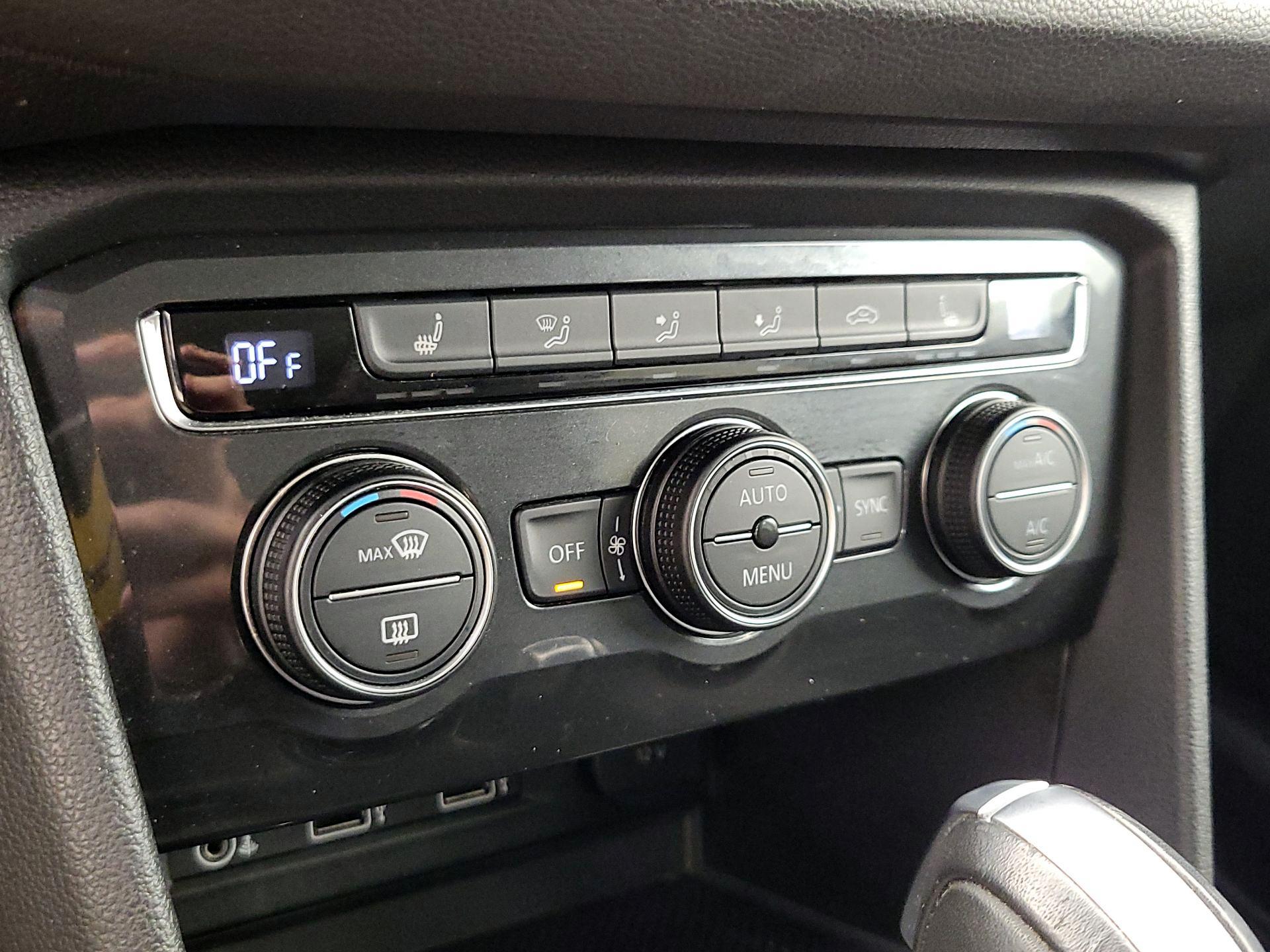 Thumbnail: 2018 Volkswagen Tiguan - 16