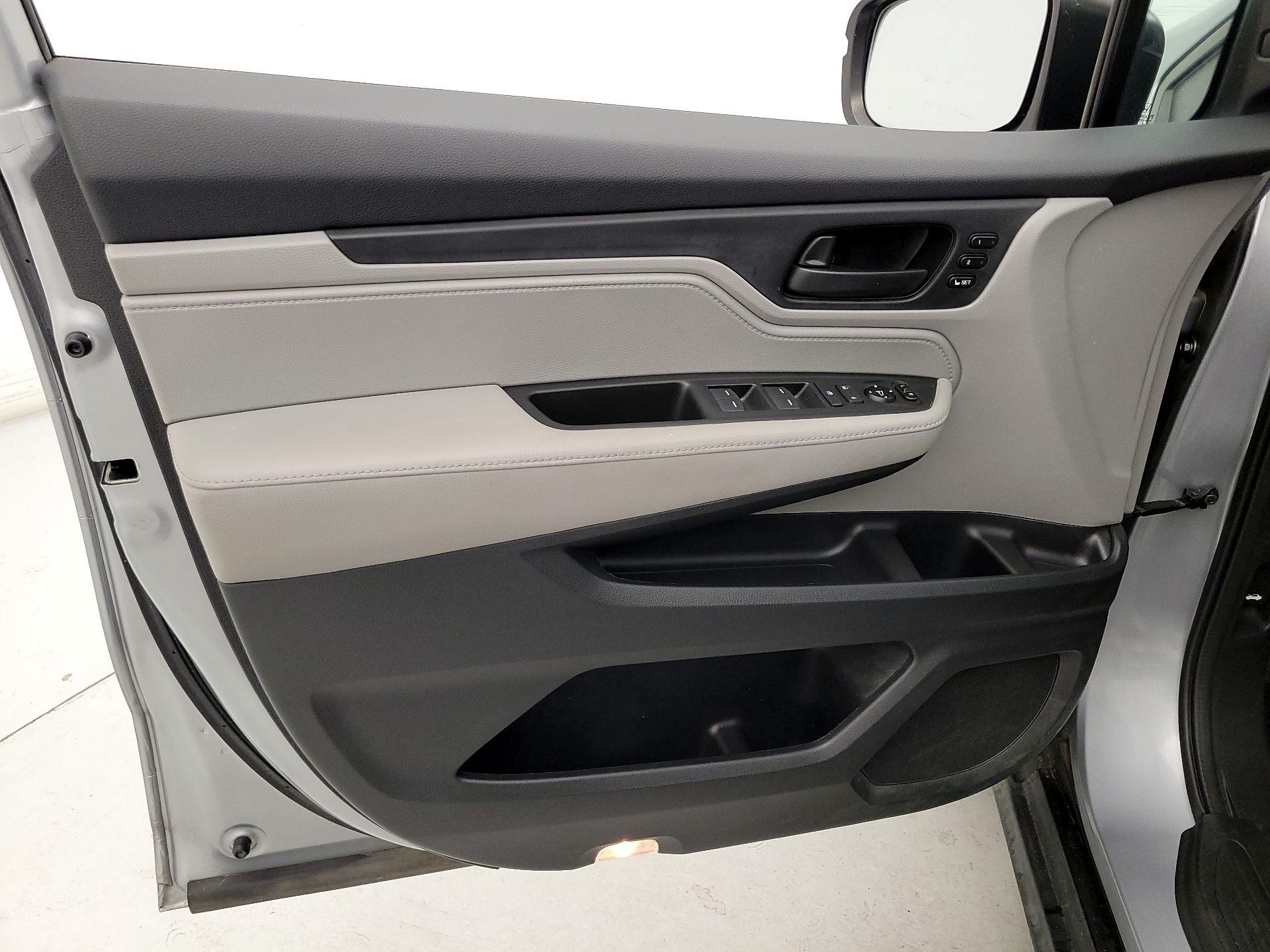 Thumbnail: 2018 Honda Odyssey - 12