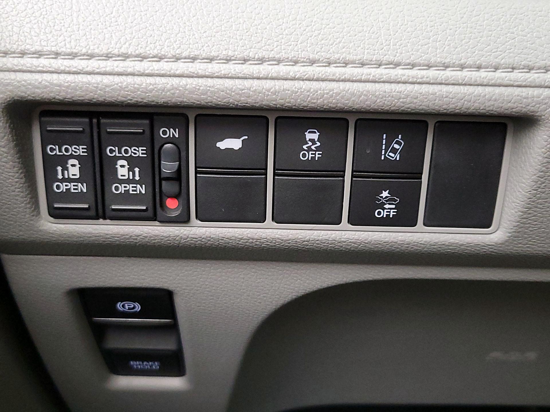 Thumbnail: 2018 Honda Odyssey - 13