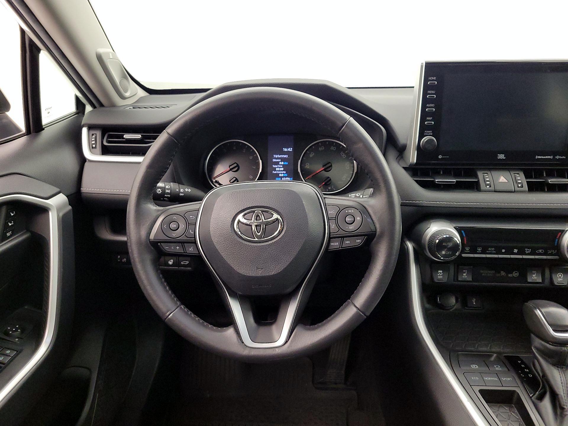 Thumbnail: 2022 Toyota RAV4 - 10