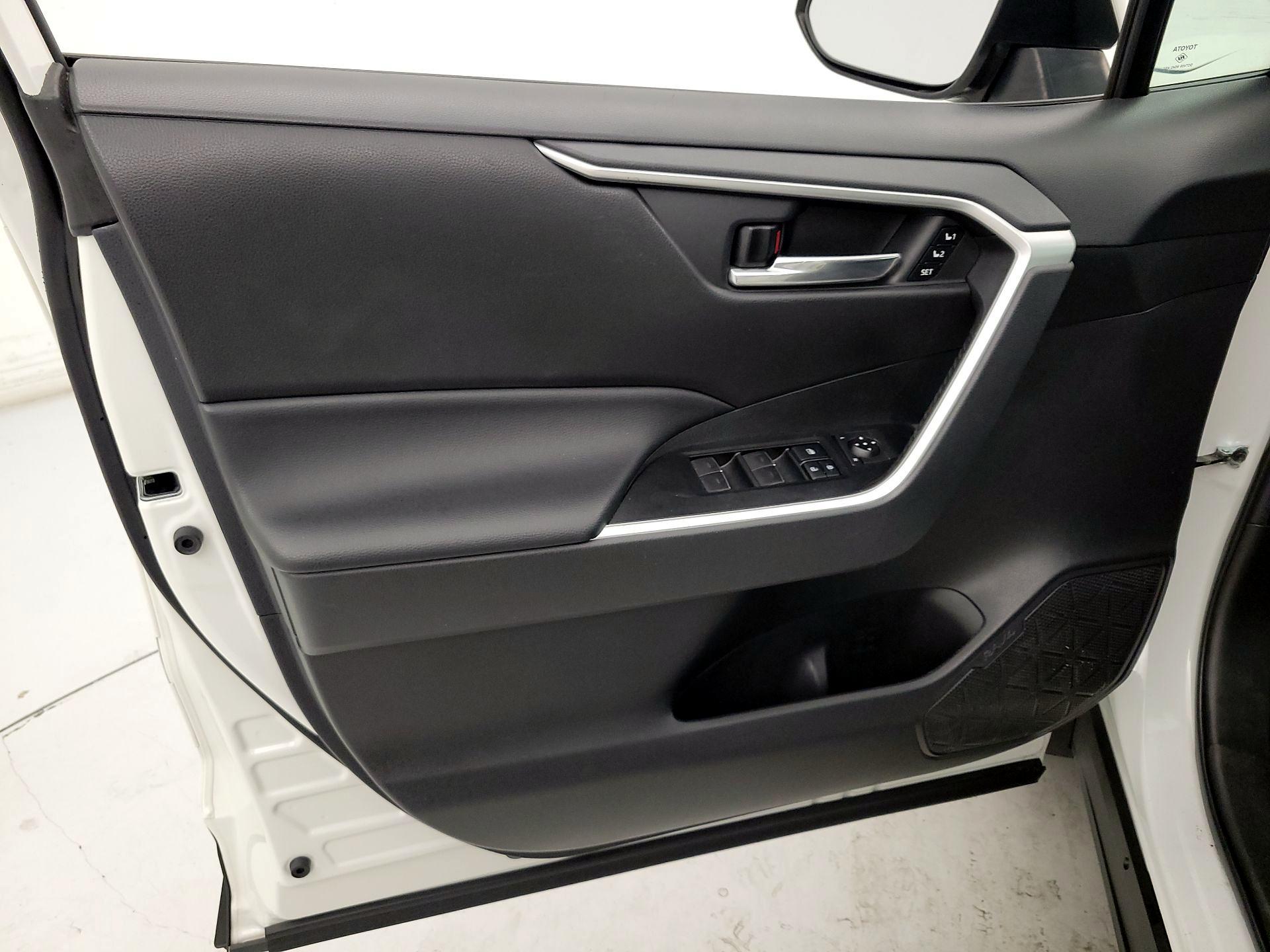 Thumbnail: 2022 Toyota RAV4 - 12