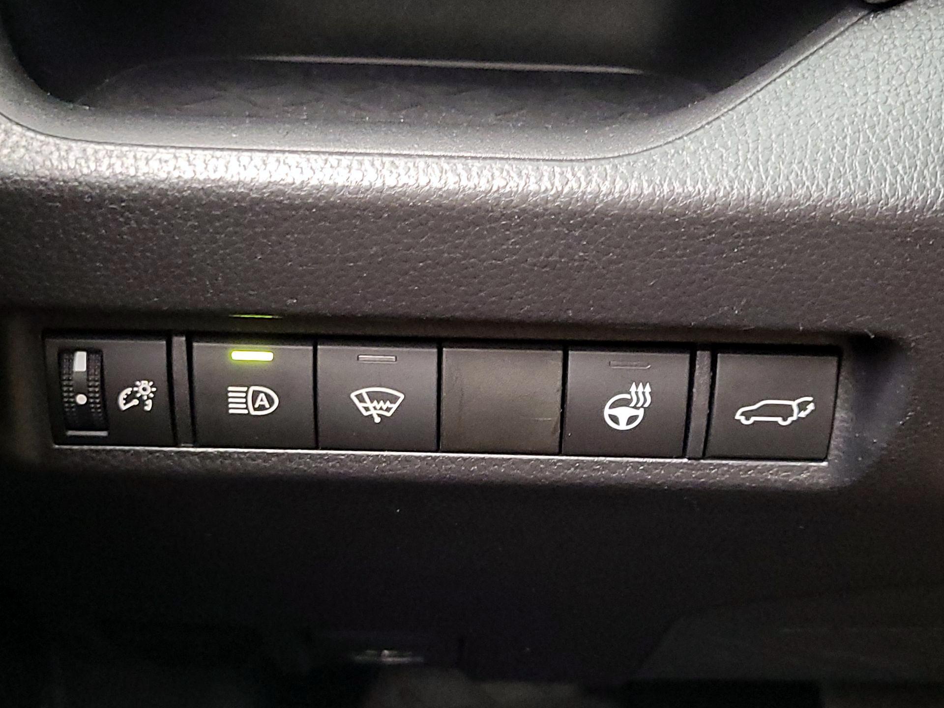 Thumbnail: 2022 Toyota RAV4 - 13