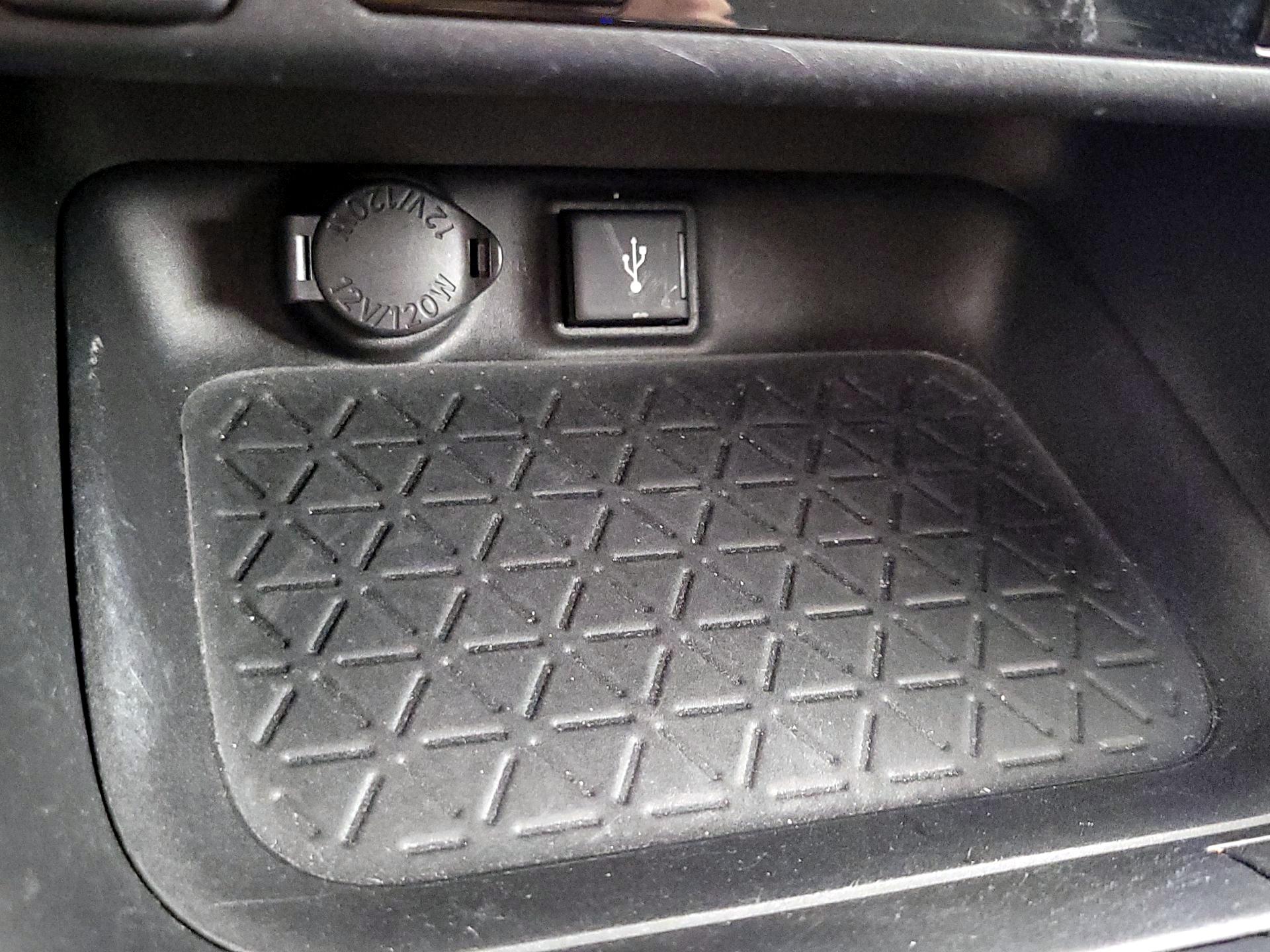 Thumbnail: 2022 Toyota RAV4 - 18