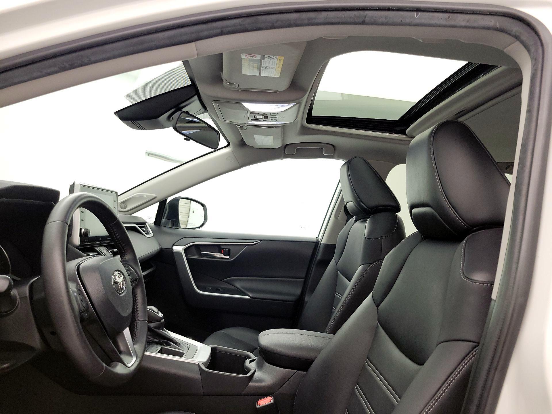 Thumbnail: 2022 Toyota RAV4 - 19