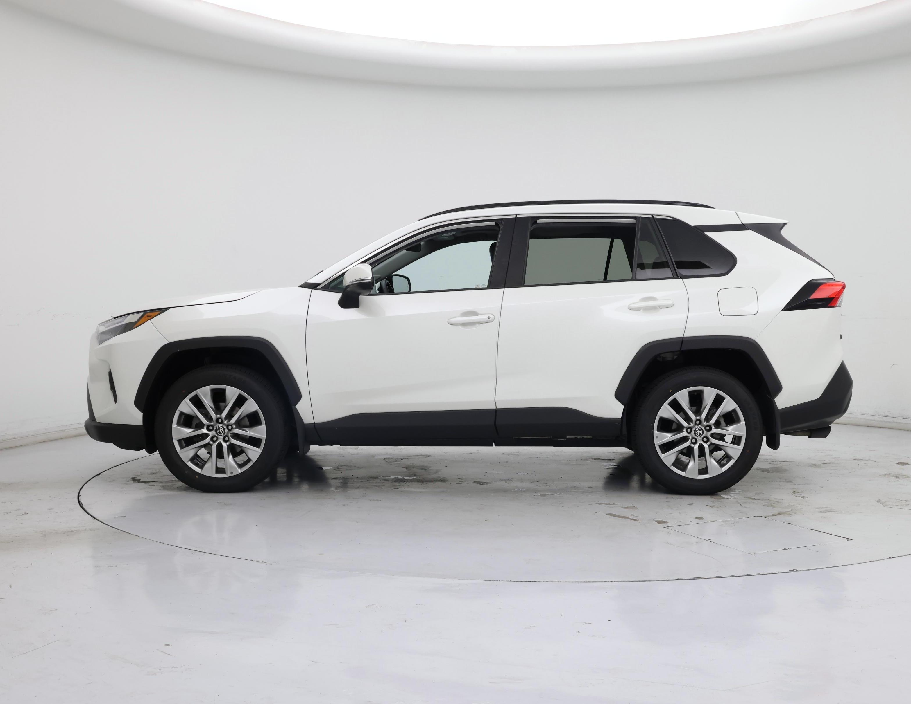 Thumbnail: 2022 Toyota RAV4 - 3