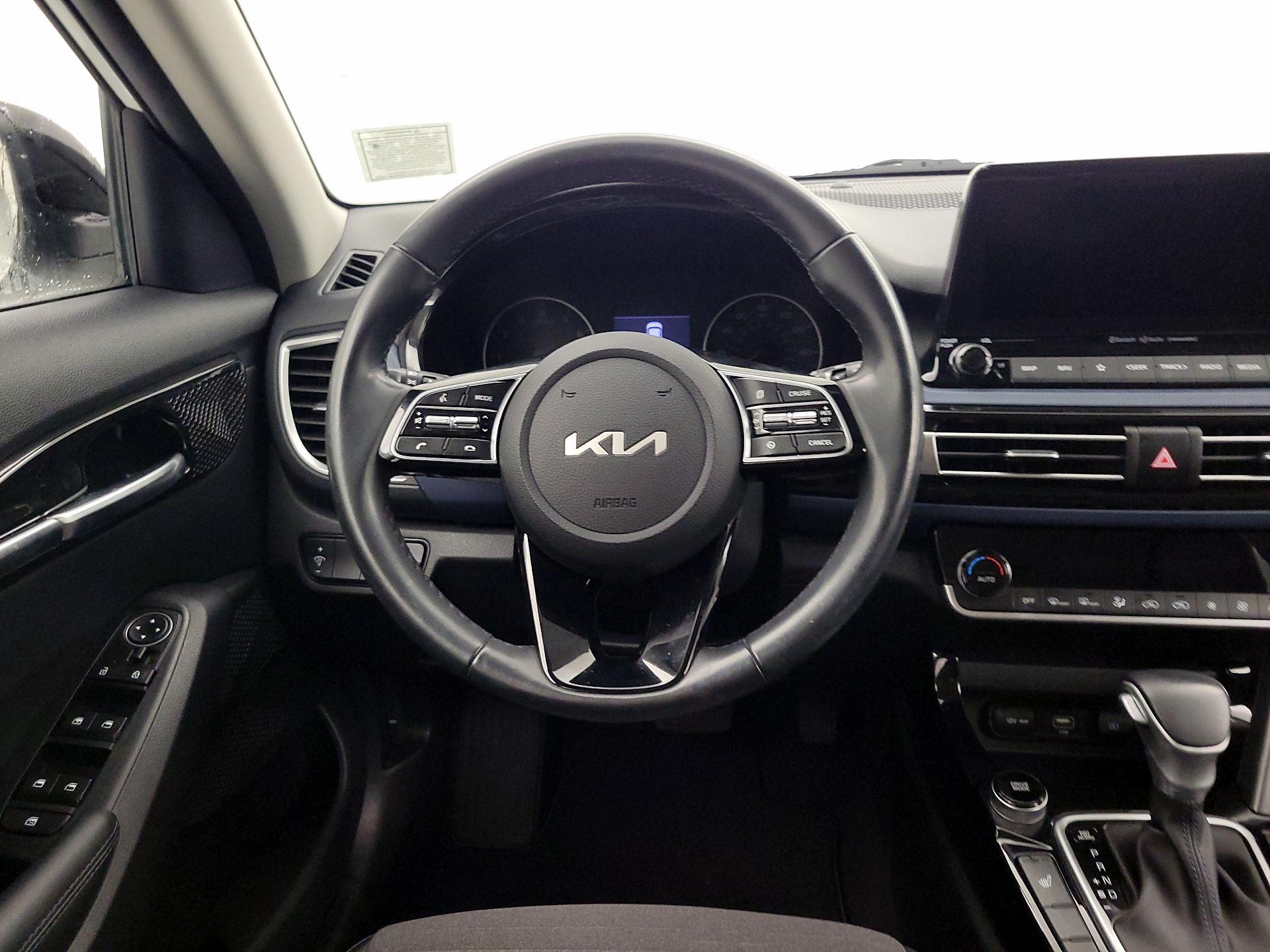 Thumbnail: 2022 Kia Seltos - 10